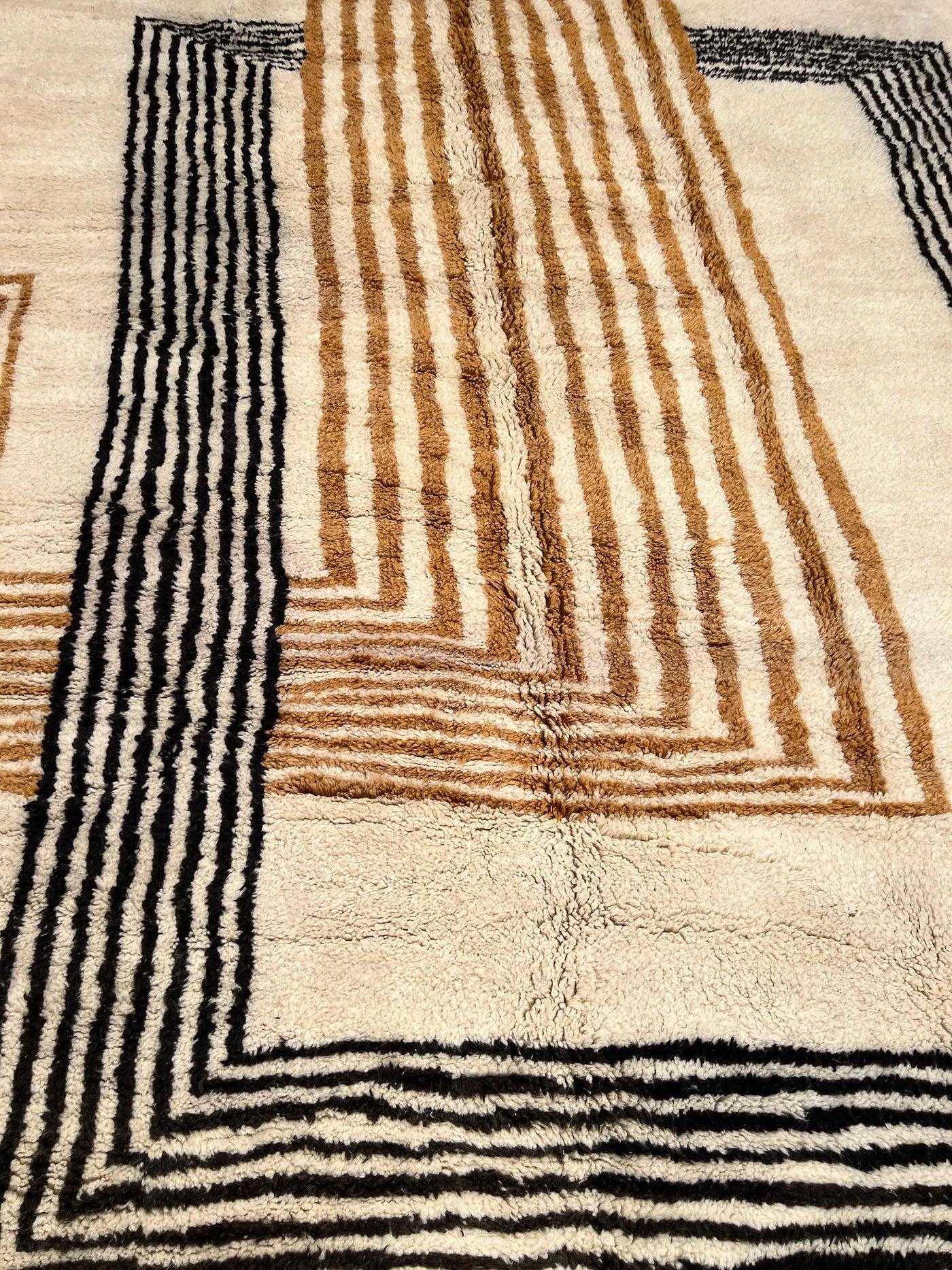Large Modern Moroccan Wool Beni M'Rirt Rug with Abstract Graphic Line Design In New Condition For Sale In Los Angeles, CA