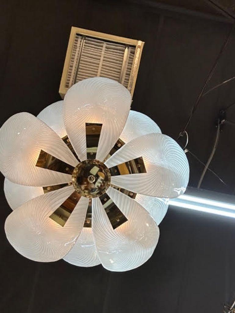 Large Modern Murano Tulip Glass and Brass Chandelier 3