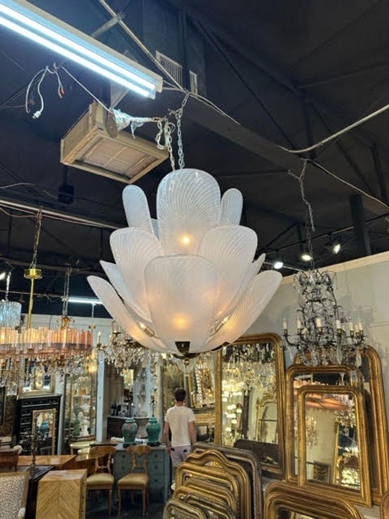 Large Modern Murano Tulip Glass and Brass Chandelier 4