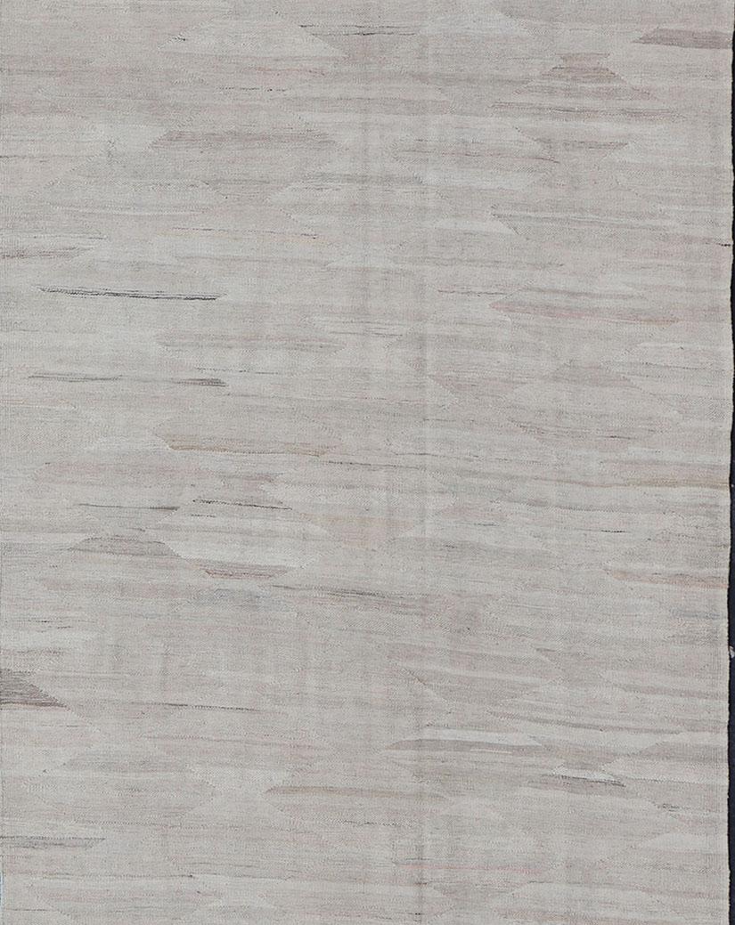 Großer moderner neutraler Kelim-Galerie-Läufer in Creme mit All-Over-Design (Afghanisch) im Angebot