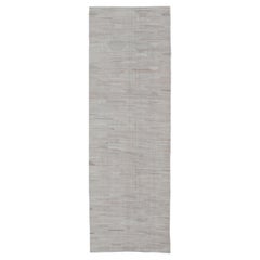 Großer moderner neutraler Kelim-Galerie-Läufer in Creme mit All-Over-Design