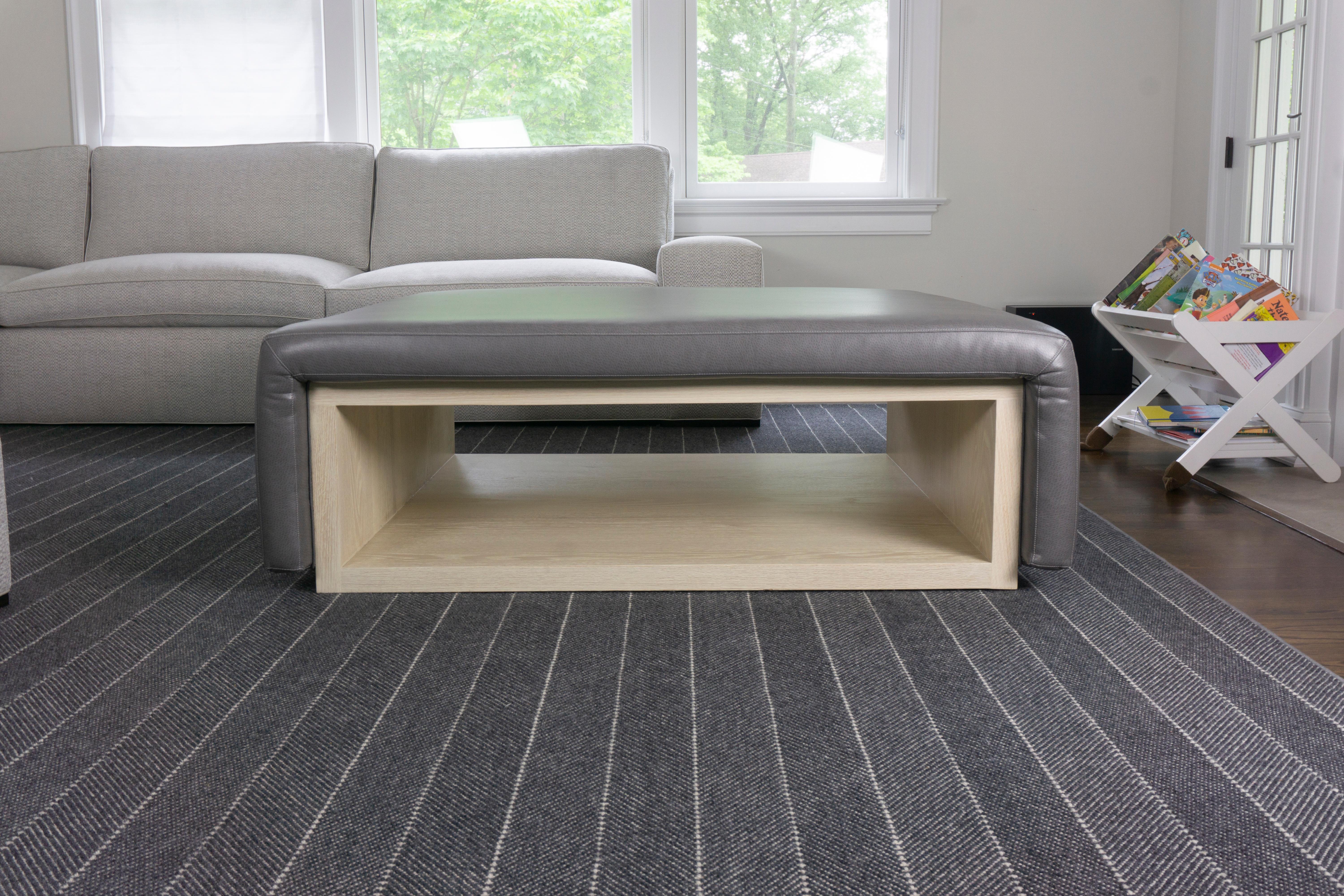 Bois Grand repose-pieds moderne avec pouf en vente