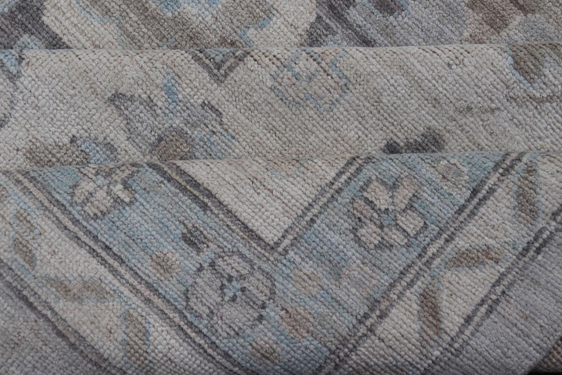 Grande Design/One moderno in azzurro e grigio con sfondo crema chiaro in vendita 4