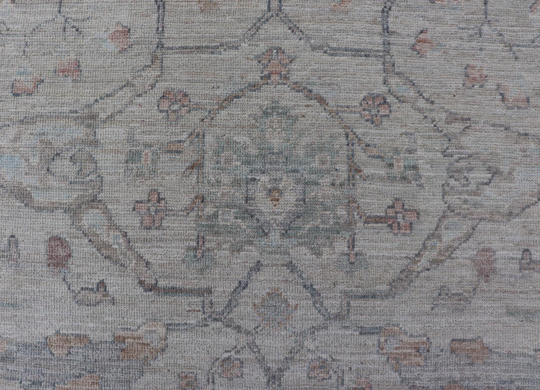 Very Large Modern Oushak on Light Gray Background With Blue  13'4 X 20' im Angebot 6