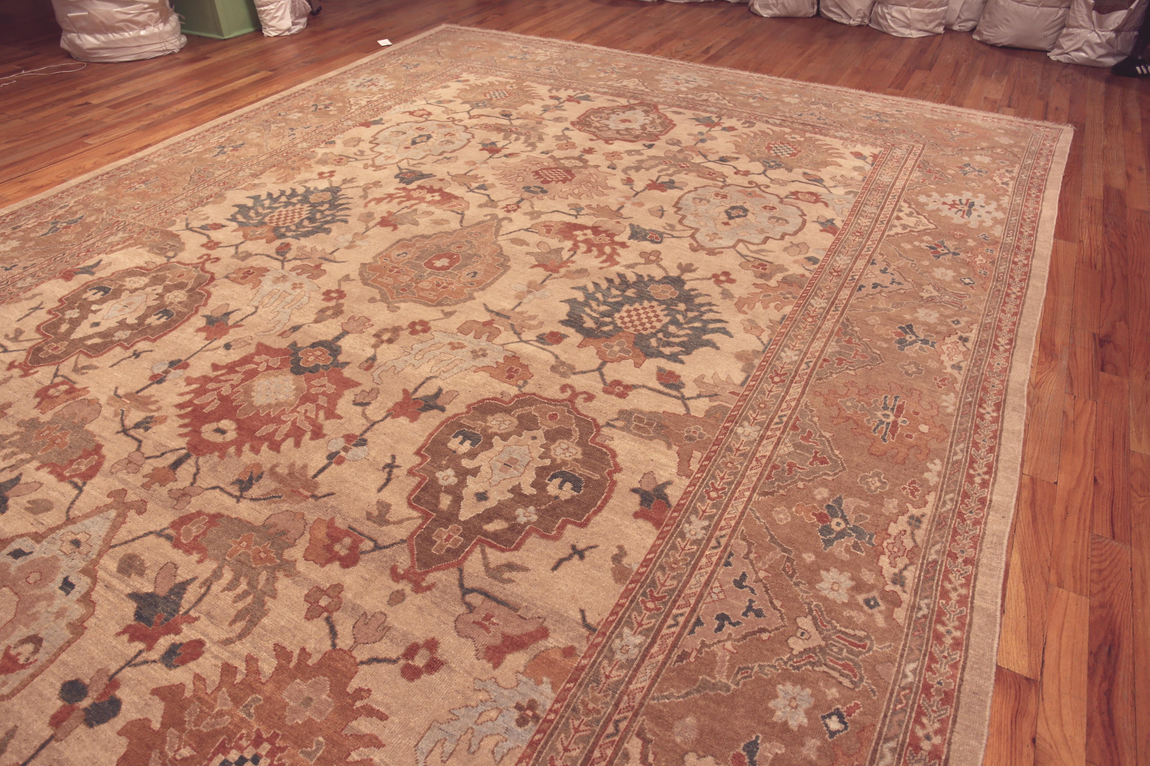 Nazmiyal Collection Large Modern Persian Sultanabad Rug. 12 ft 6 in x 17 ft 6 in In New Condition For Sale In New York, NY