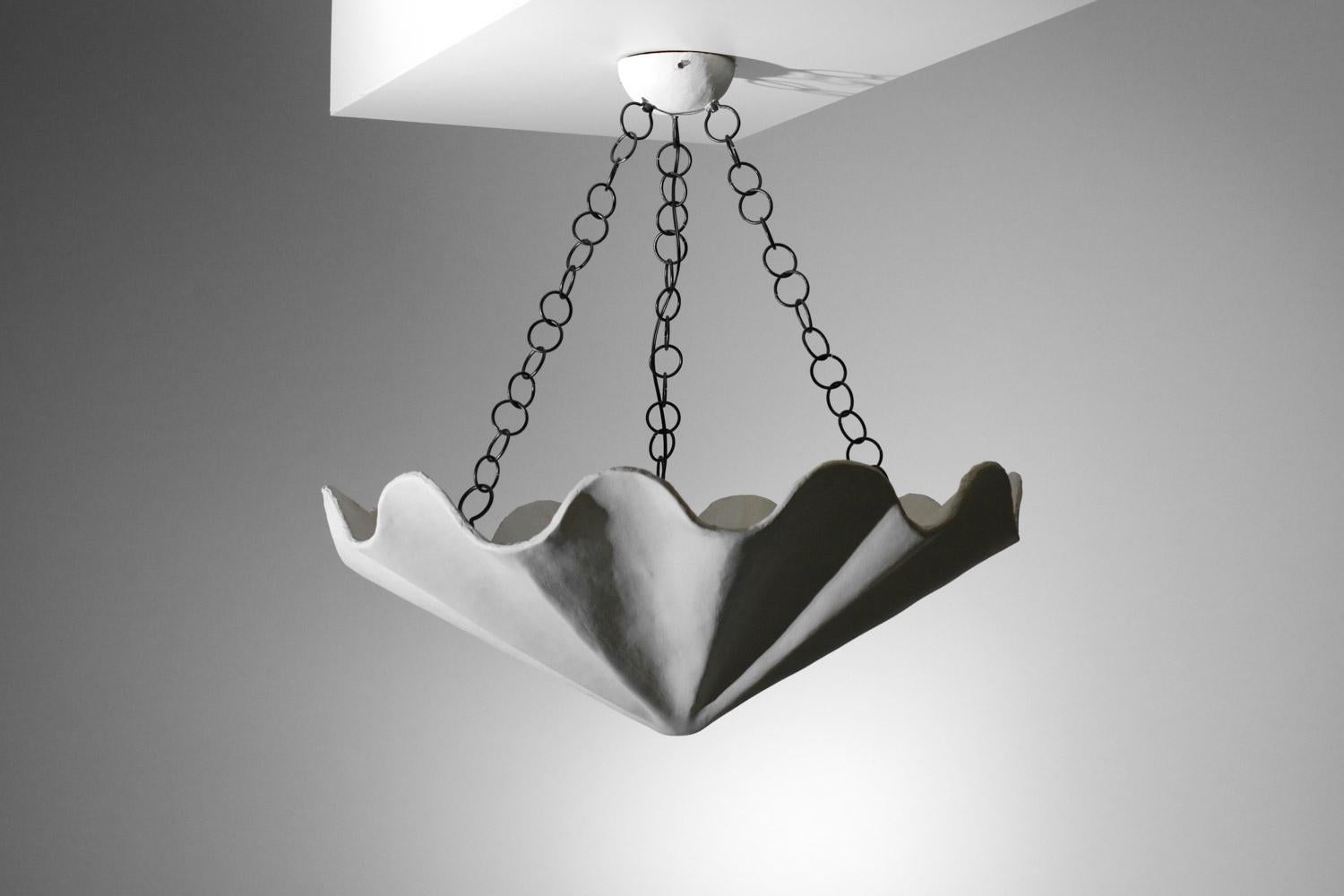 Large modern French shell-shaped chandelier, handcrafted to the highest standards. Structure and suspension system in iron covered with textured white plaster. Sober, elegant design for a highly decorative, sculptural chandelier. We recommend 5 E27