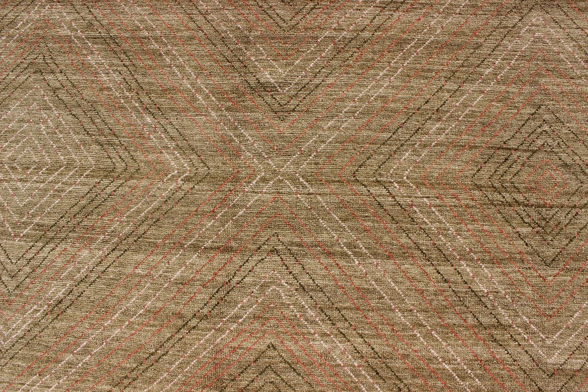 Großer moderner Teppich mit übergangsdiamantförmigem Design in Grün, Lachs, Elfenbein  im Angebot 1