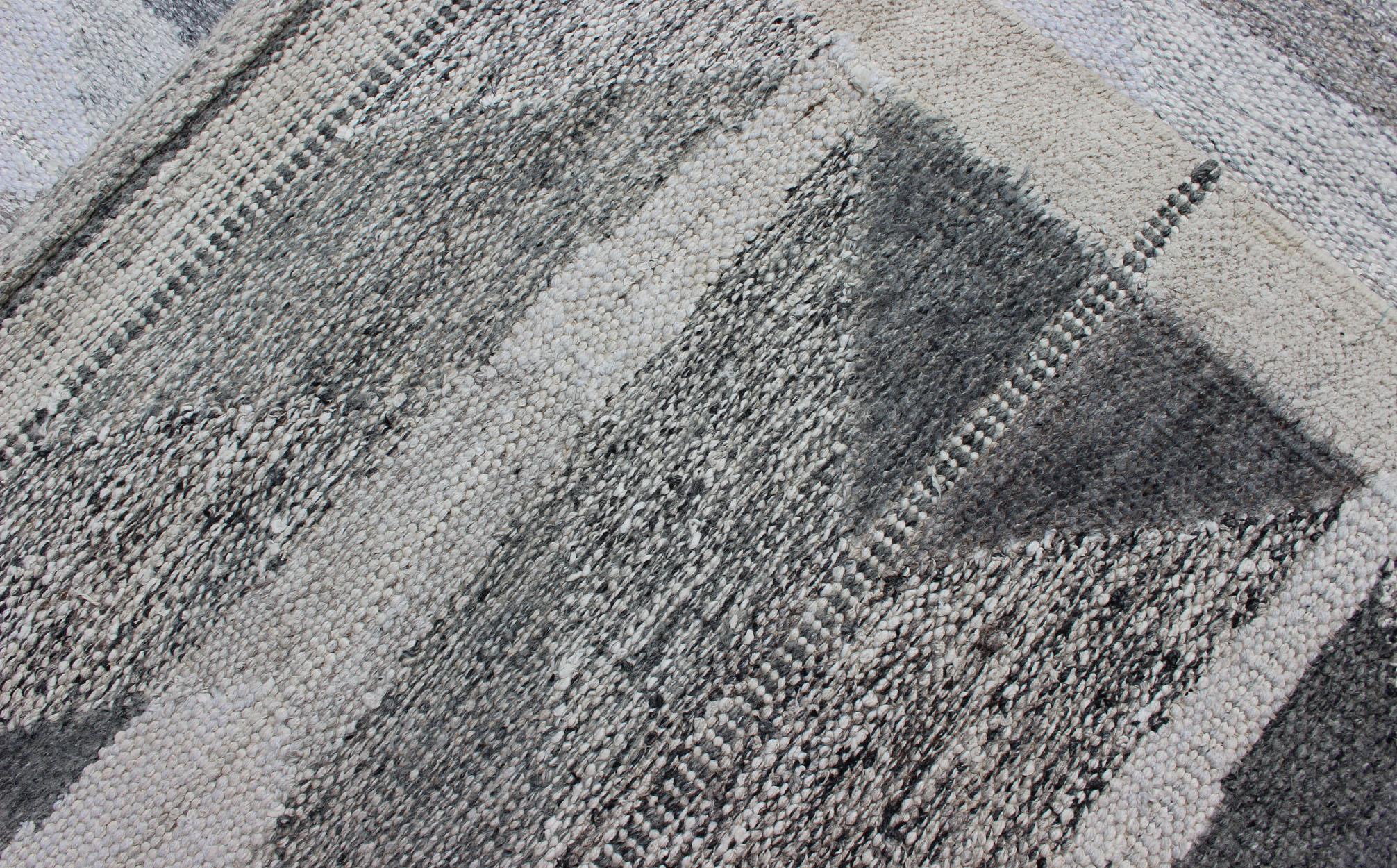 Grand tapis moderne scandinave/suédois à tissage plat à motif géométrique en vente 6