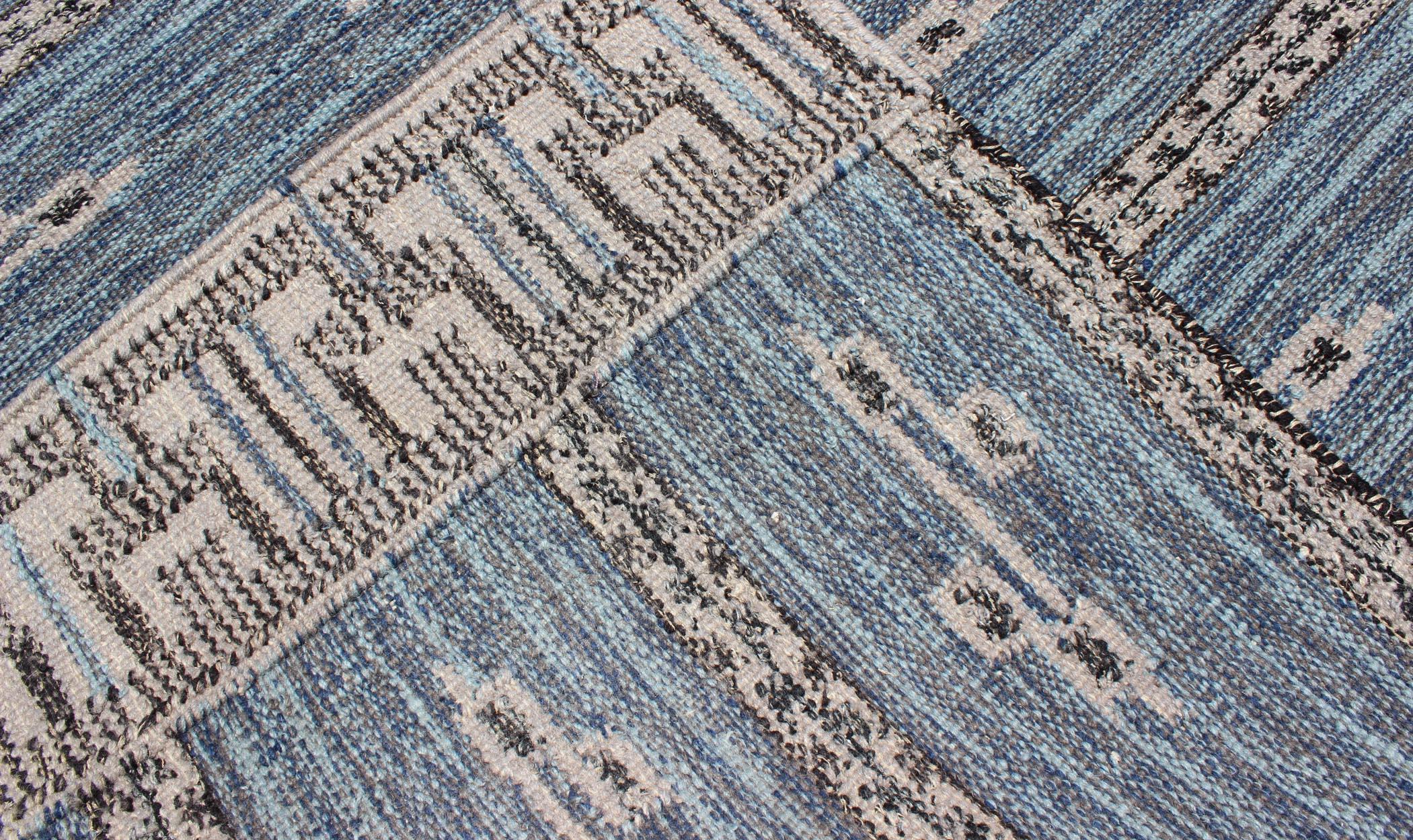 Tappeto moderno dal design geometrico scandinavo/svedese in blu e marrone chiaro in vendita 3