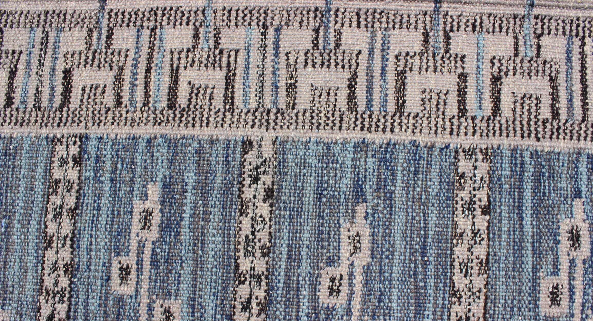 XXI secolo e contemporaneo Tappeto moderno dal design geometrico scandinavo/svedese in blu e marrone chiaro in vendita
