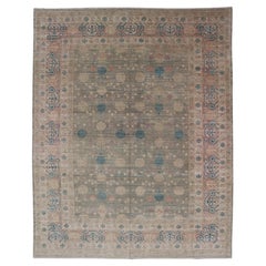 Gran alfombra tribal moderna Khotan en tonos crema, verde, azul y coral