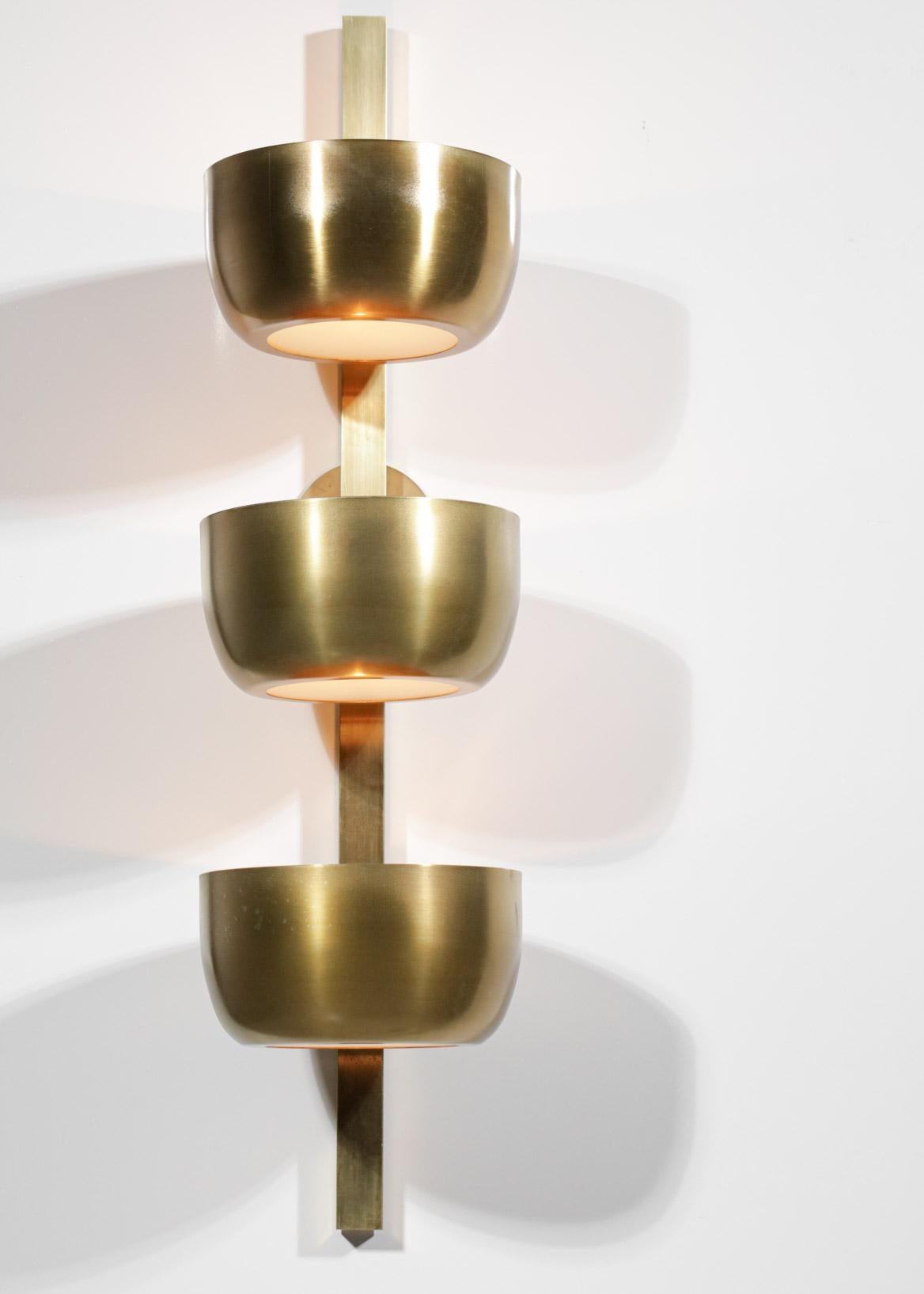 Große moderne Wandleuchter aus massivem Messing, 3 Tassen, Vintage-Design, „Trio“, EL138 (Italienisch) im Angebot