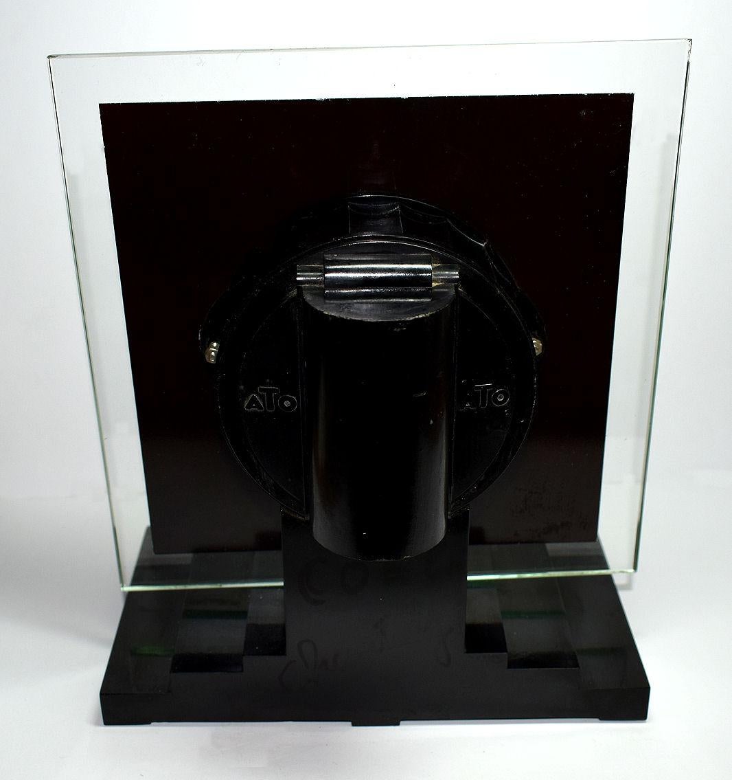 Large Modernist 1930s Art Deco Bakelite and Glass ATO Clock In Good Condition In Devon, England