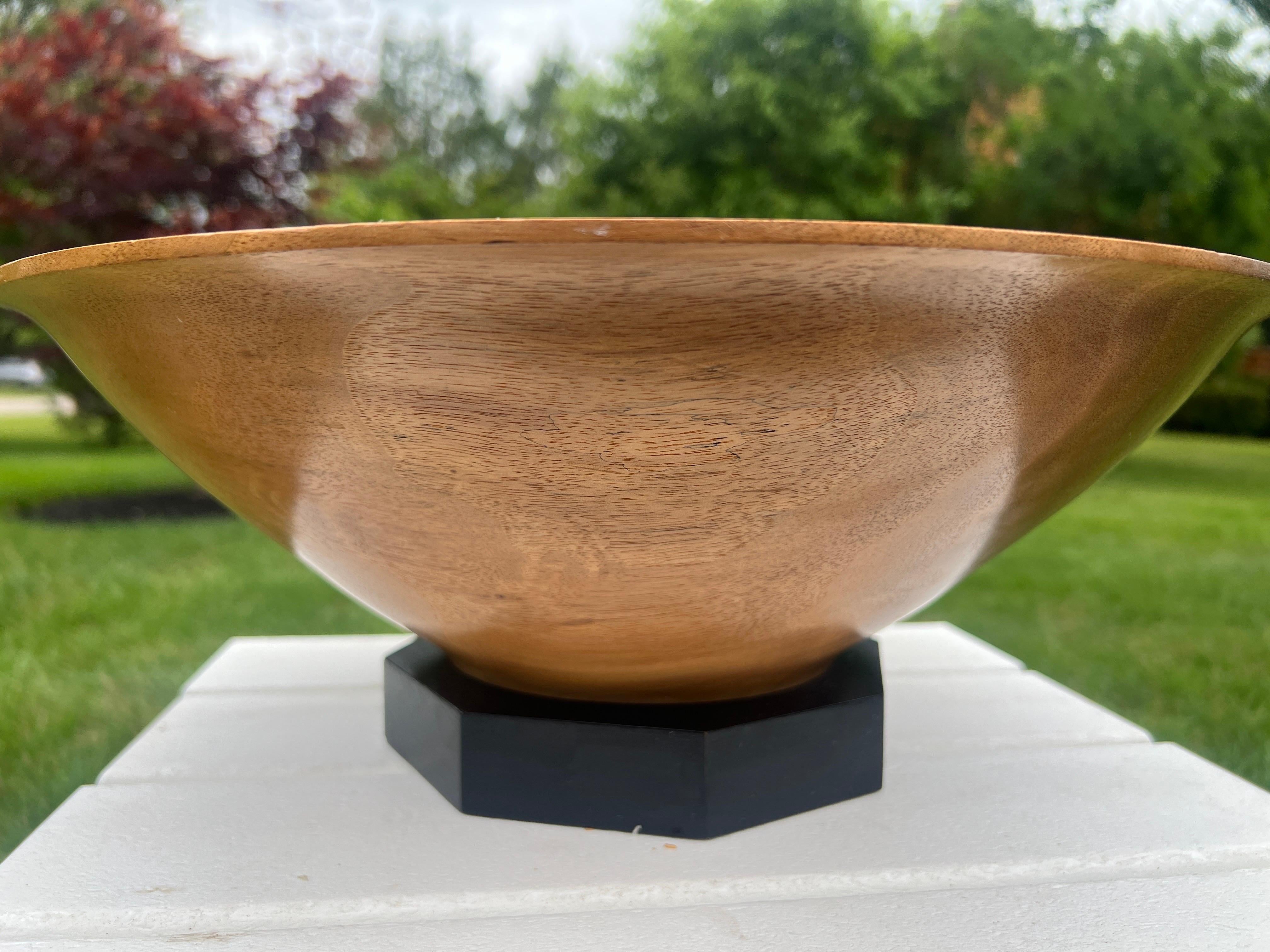 Large Modernist Artisan Made Inlaid Walnut Centerpiece Bowl on Stand, Signed In Good Condition For Sale In Atlanta, GA