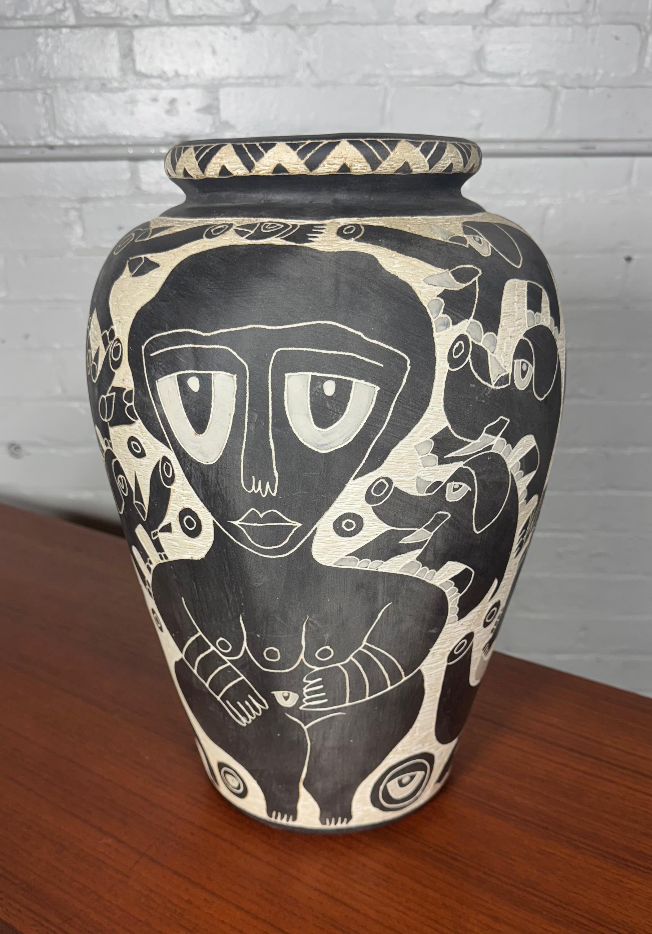 Americano Grande vaso modernista in bianco e nero di Ledesma. c1988... motivo animale/tribale in vendita