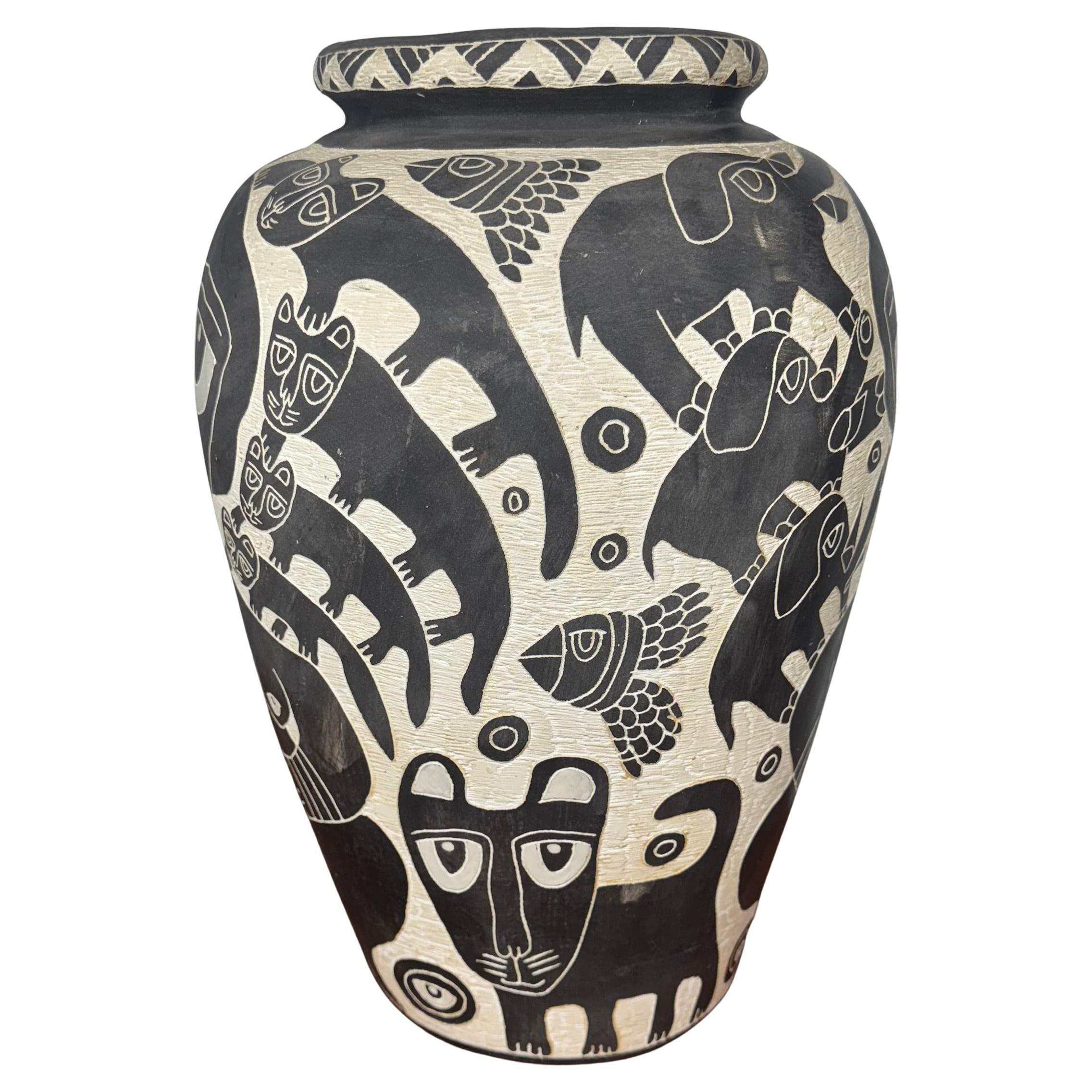 Große modernistische schwarz-weiße Vase von Ledesma. um 1988... Tier-/Stammesmotiv