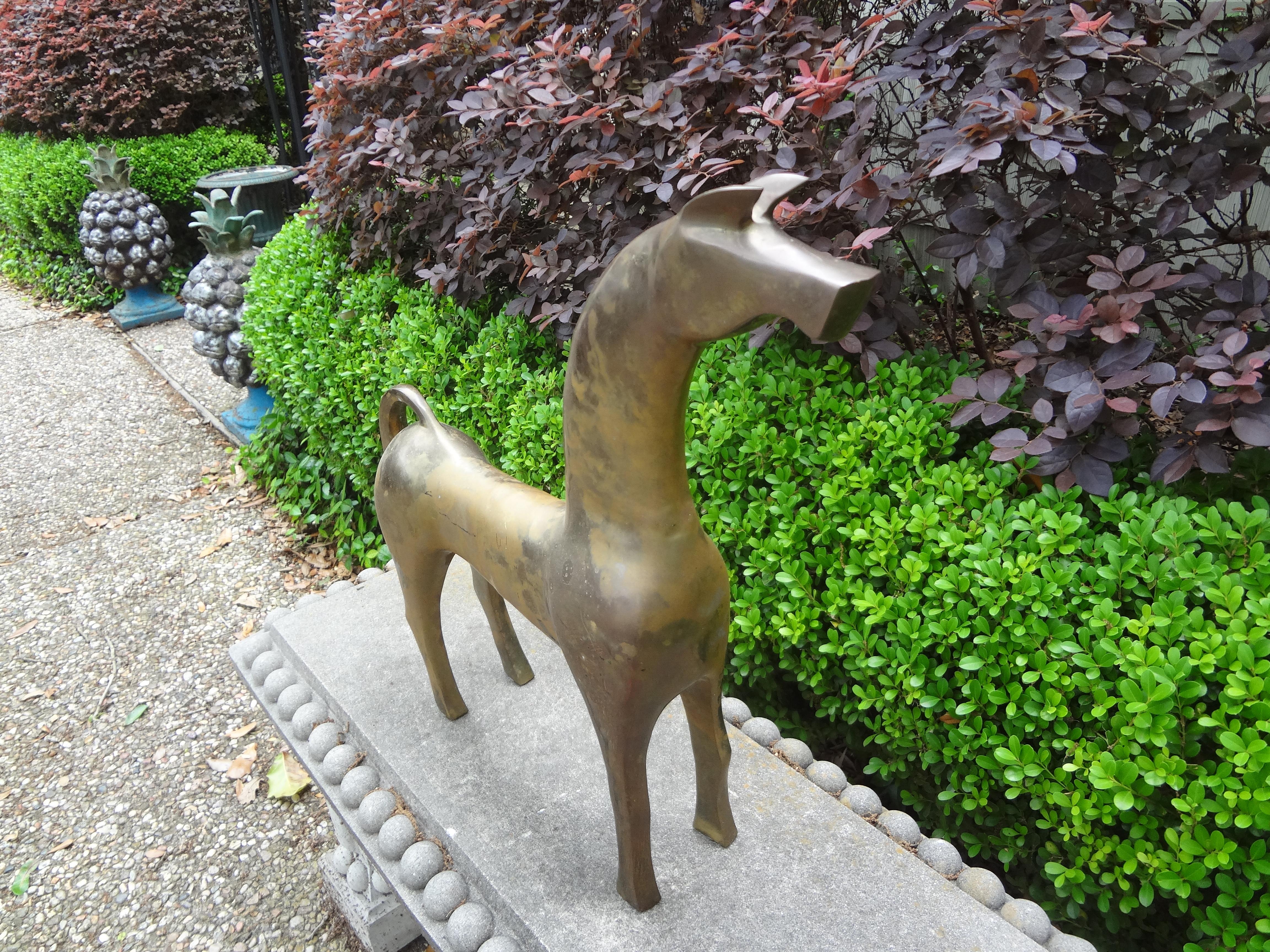 Große etruskische Pferdeskulptur aus Messing aus der Moderne im Angebot 2