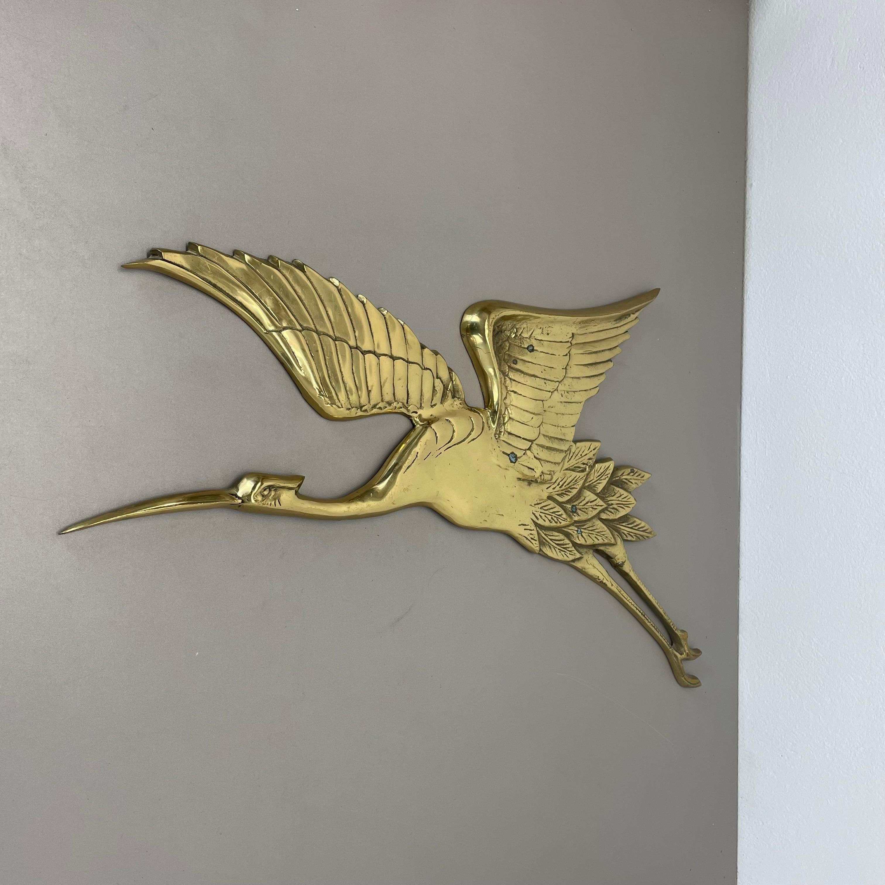 Modernist 60s HERON BIRD wall sculpture made in Germany.

Vintage 60s brass metal wall sculpture. This wall hanging is very elegant and filigran with its BIRD  theme. High quality German craftsmanship by GILDE HANDWERK. There are loops built in at