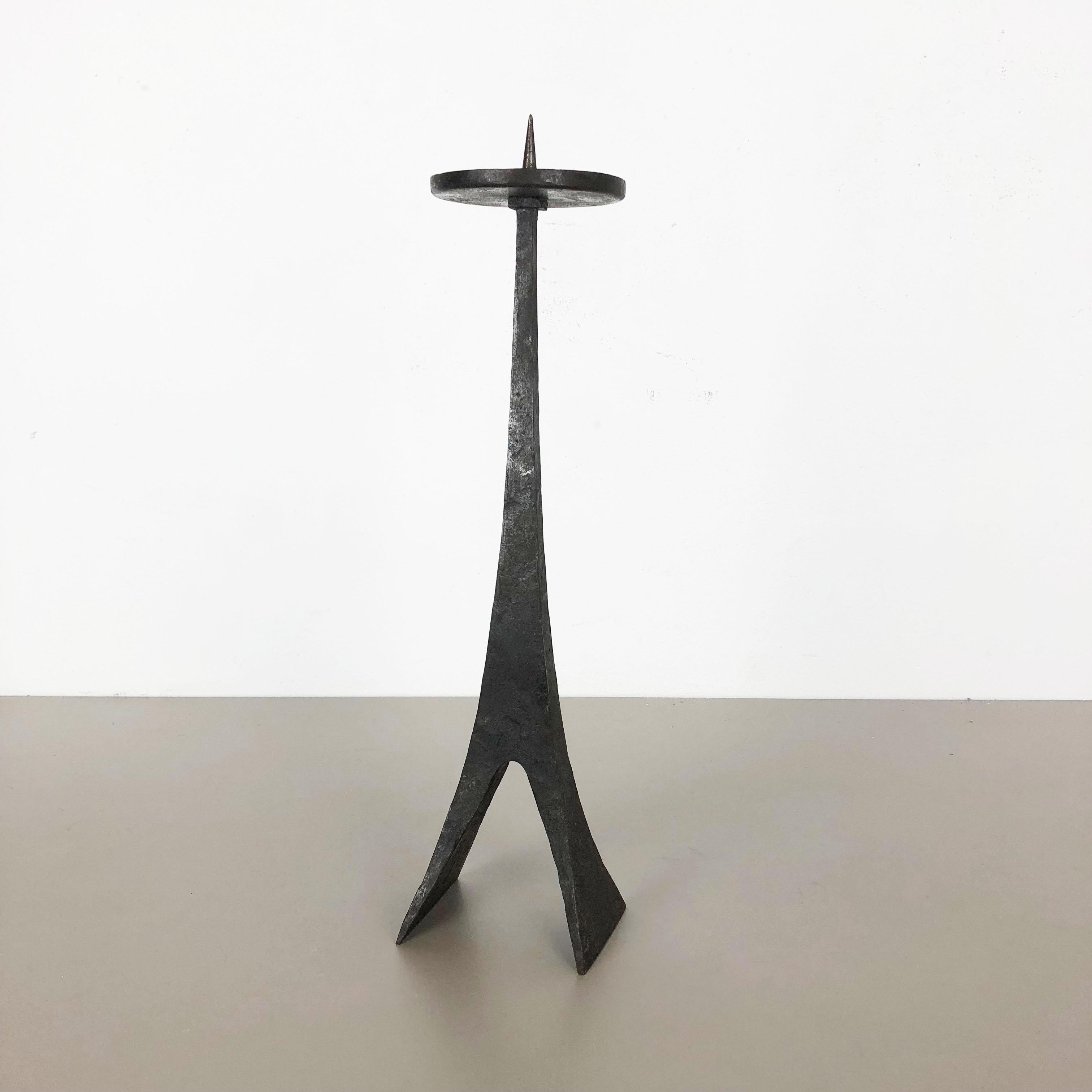 Article:

Brutalist candleholder


Origin:

Austria


Material:

Solid metal 


Decade:

1960s




This original vintage candleholder, was produced in the 1950s in Austria. It is made of solid heavy cast metal, and has a lovely