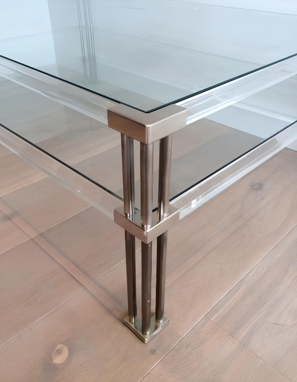 Mid-Century Modern Grande table basse moderniste chromée et Lucite en vente