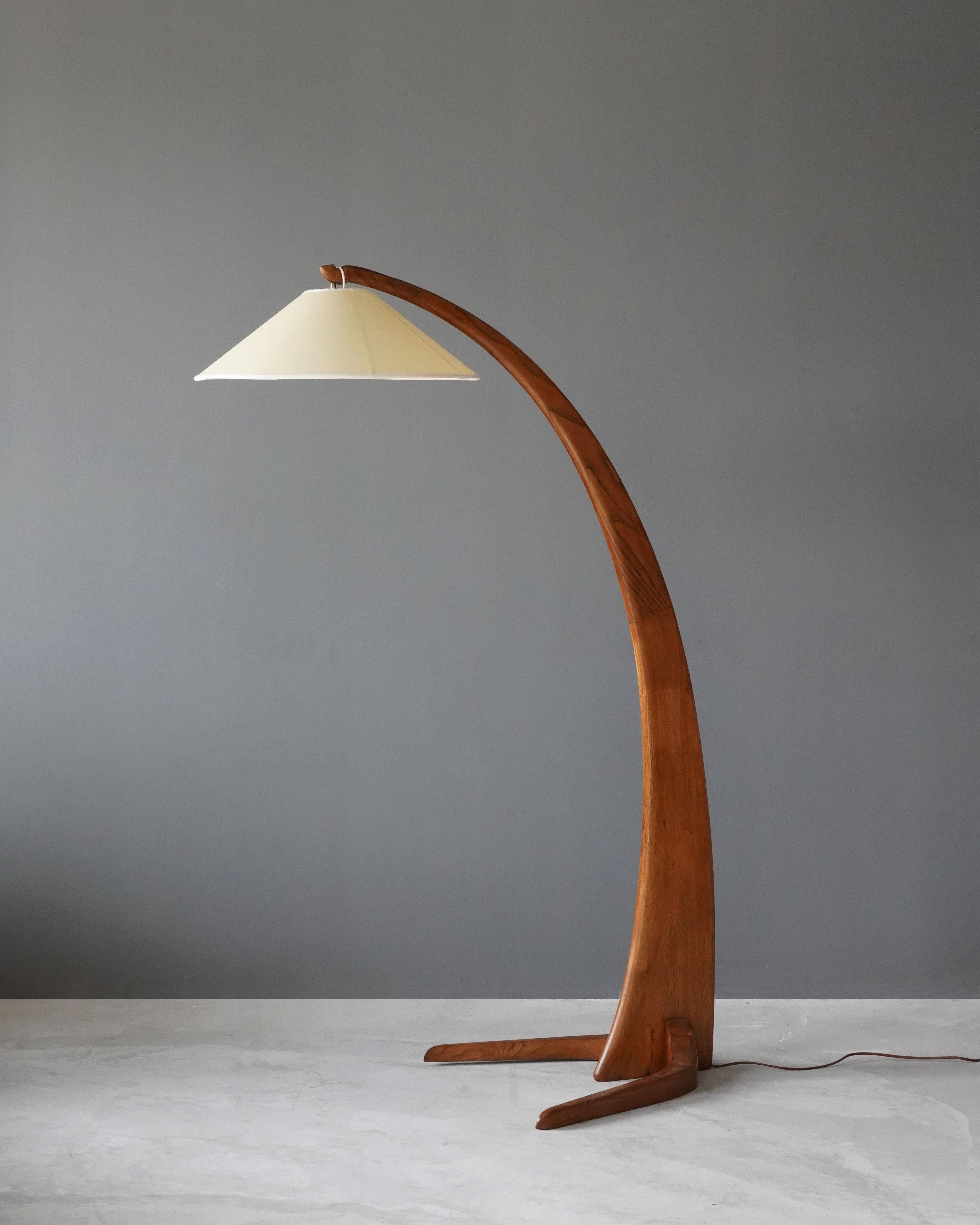 A large organic and curved floor lamp, designed by an unknown modernist designer, Italy, 1940s. 

Other Italian designers working in the organic style include Carlo Mollino, Gio Ponti, Ico Parisi, Max Ingrand, Angelo Lelii. 

  
