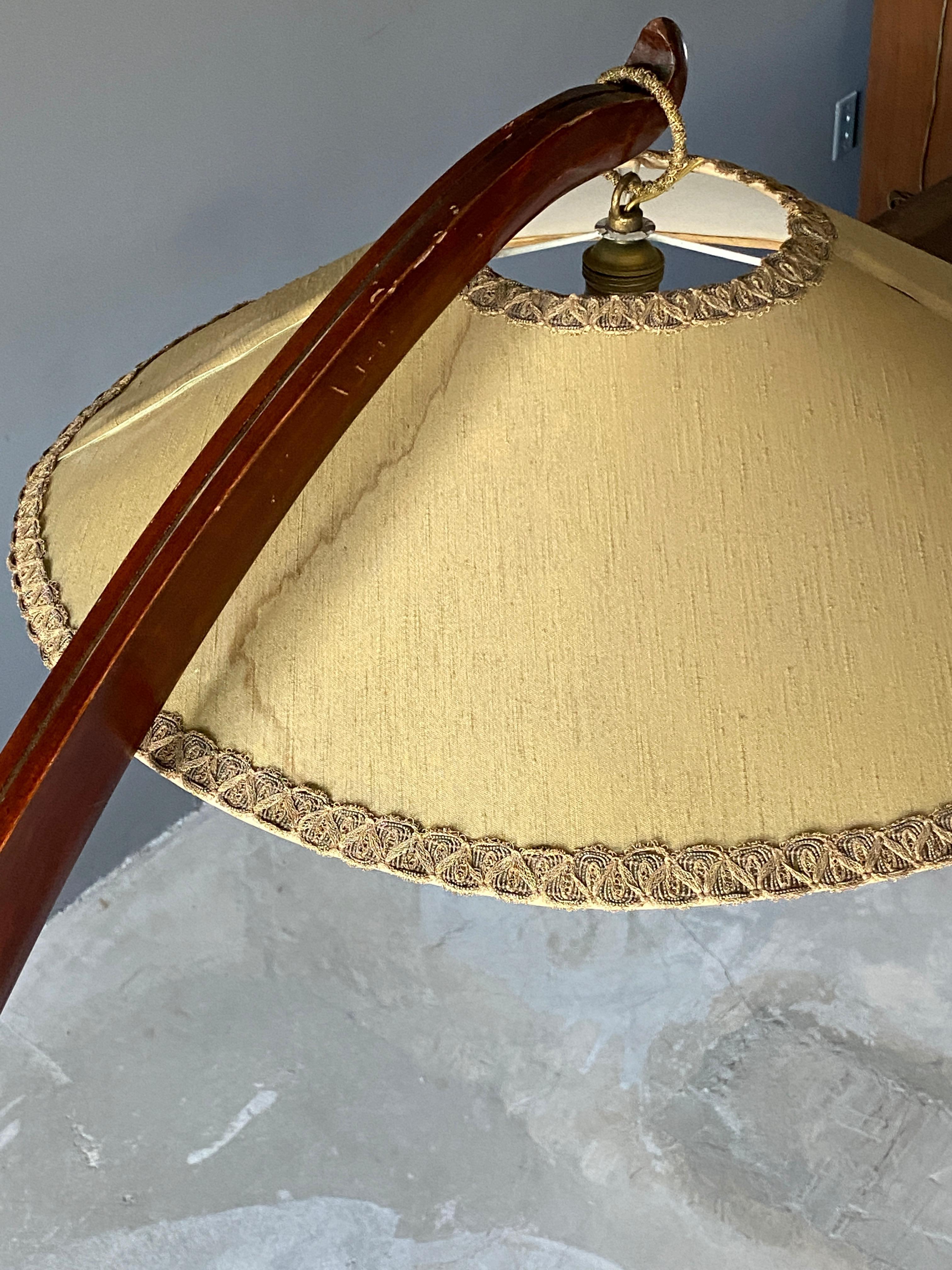 curved wooden floor lamp