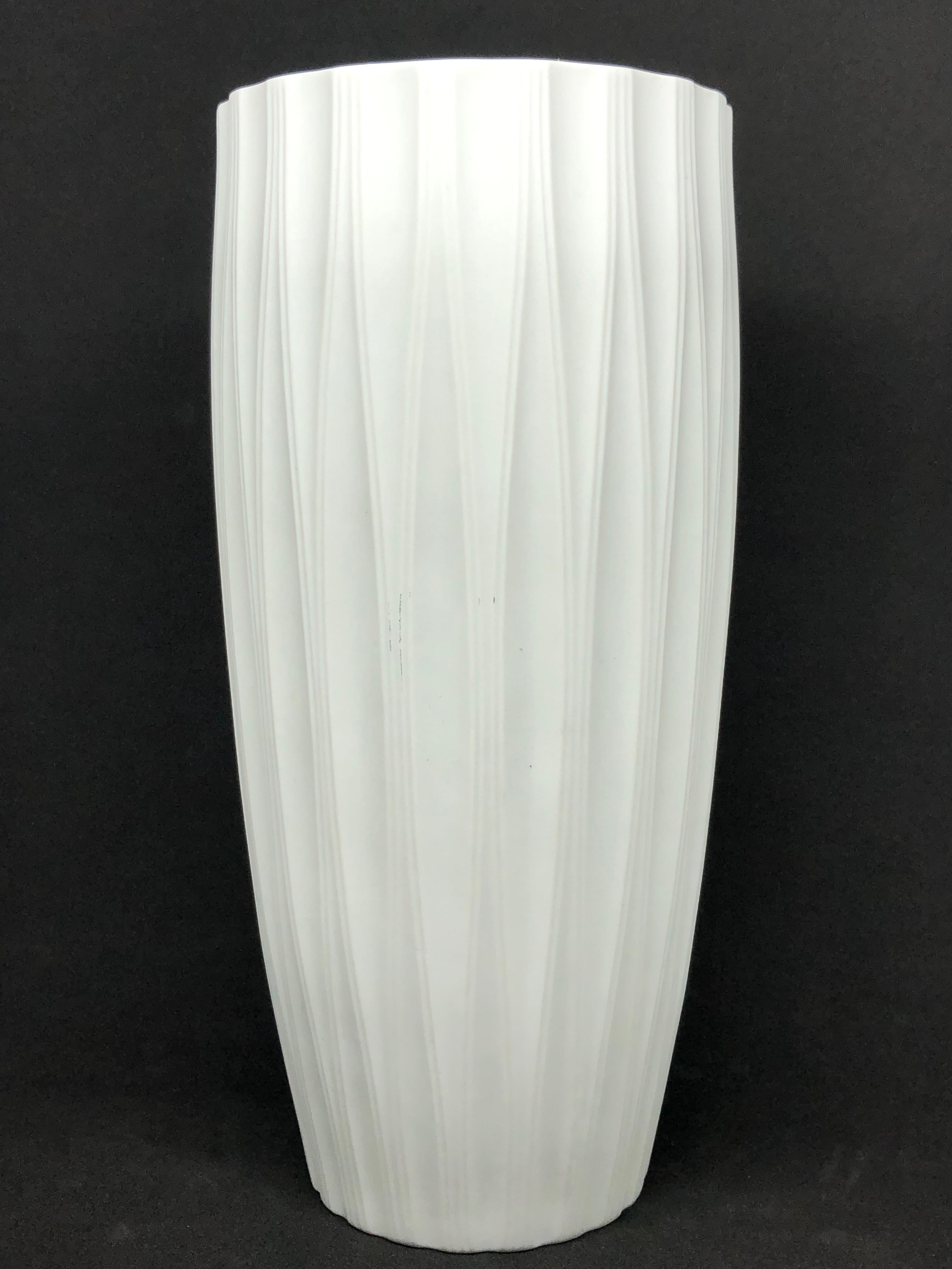 This lovely fluted-shaped vase from Hutschenreuther brings a touch of elegant sophistication to any household. Ideal placed by the window or on any end table.