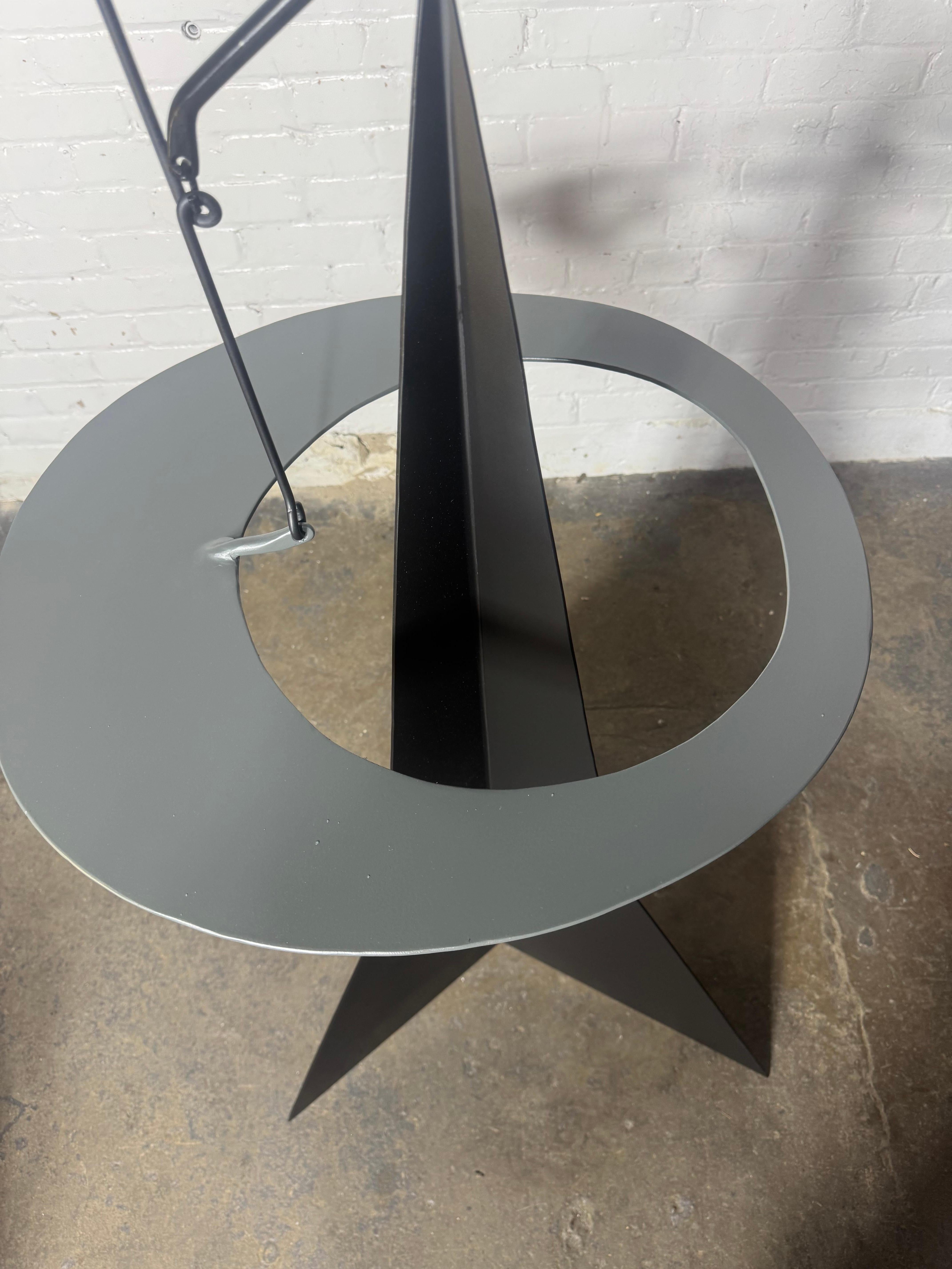 Fatto a mano Stabile cinetico free standing di grandi dimensioni di Graham Sears in vendita