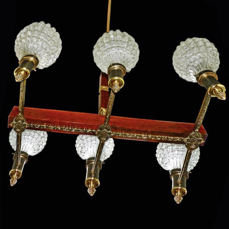 Large Modernist French Art Deco Gilt Bronze on Wood 6-Light Ice Glass Chandelier In Good Condition For Sale In Coimbra, PT