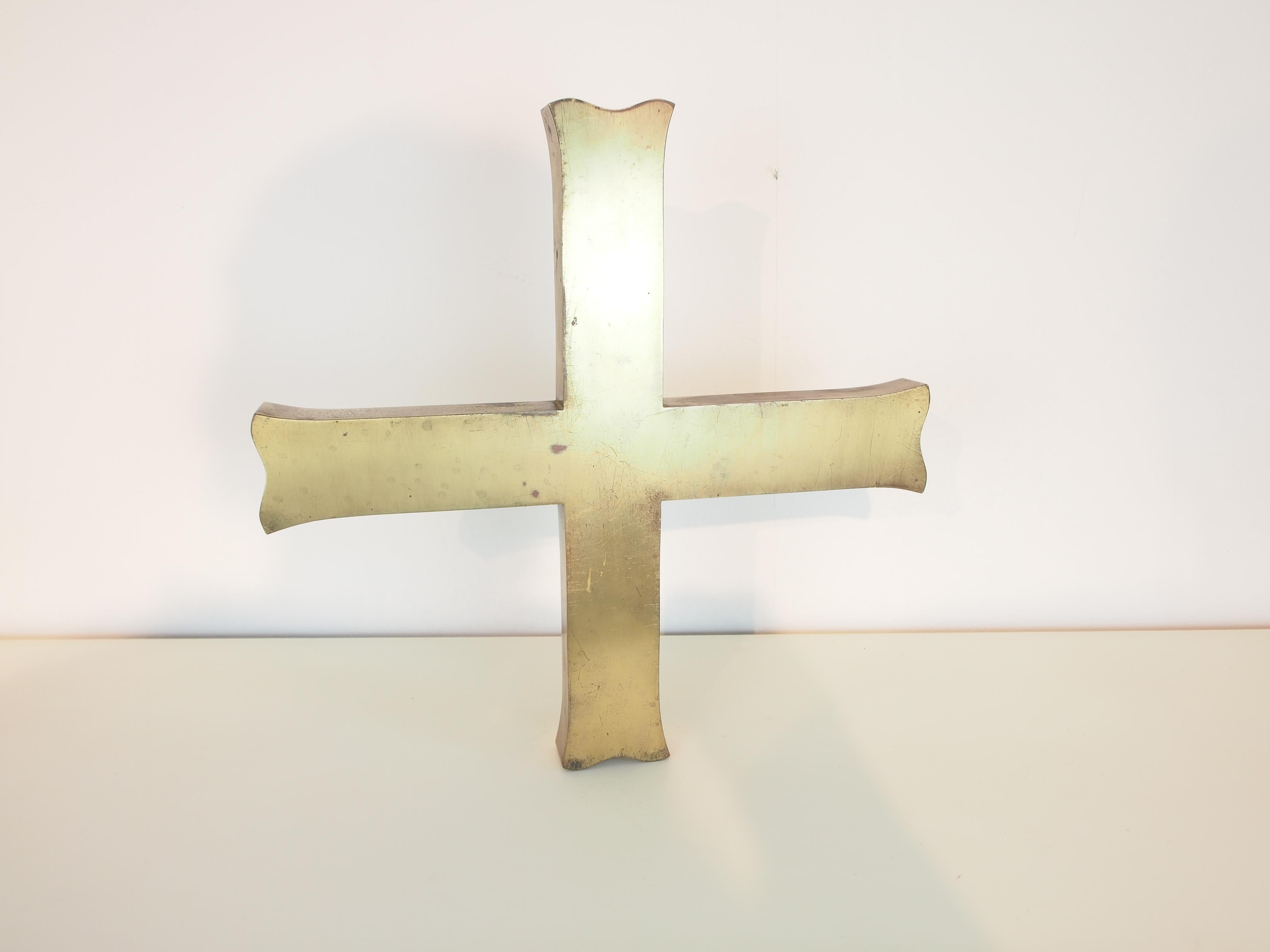 Large Modernist Midcentury Brass Crucifix with Gemstones For Sale 3
