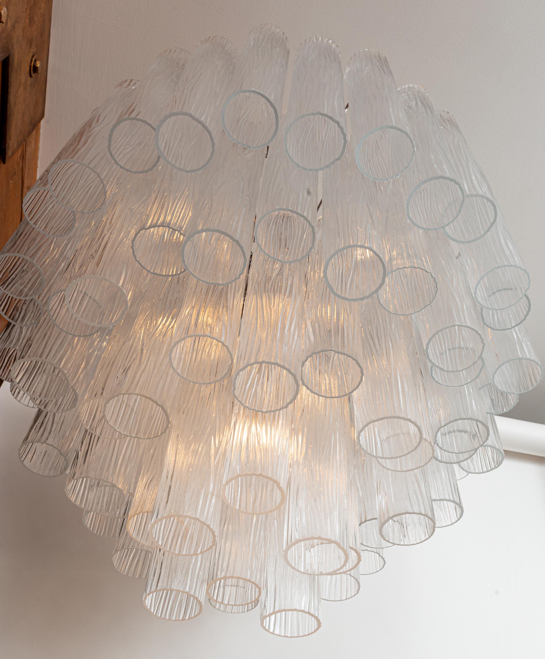 Italiano Grande lampadario modernista di Murano a quattro piani in cristallo trasparente, contemporaneo in vendita