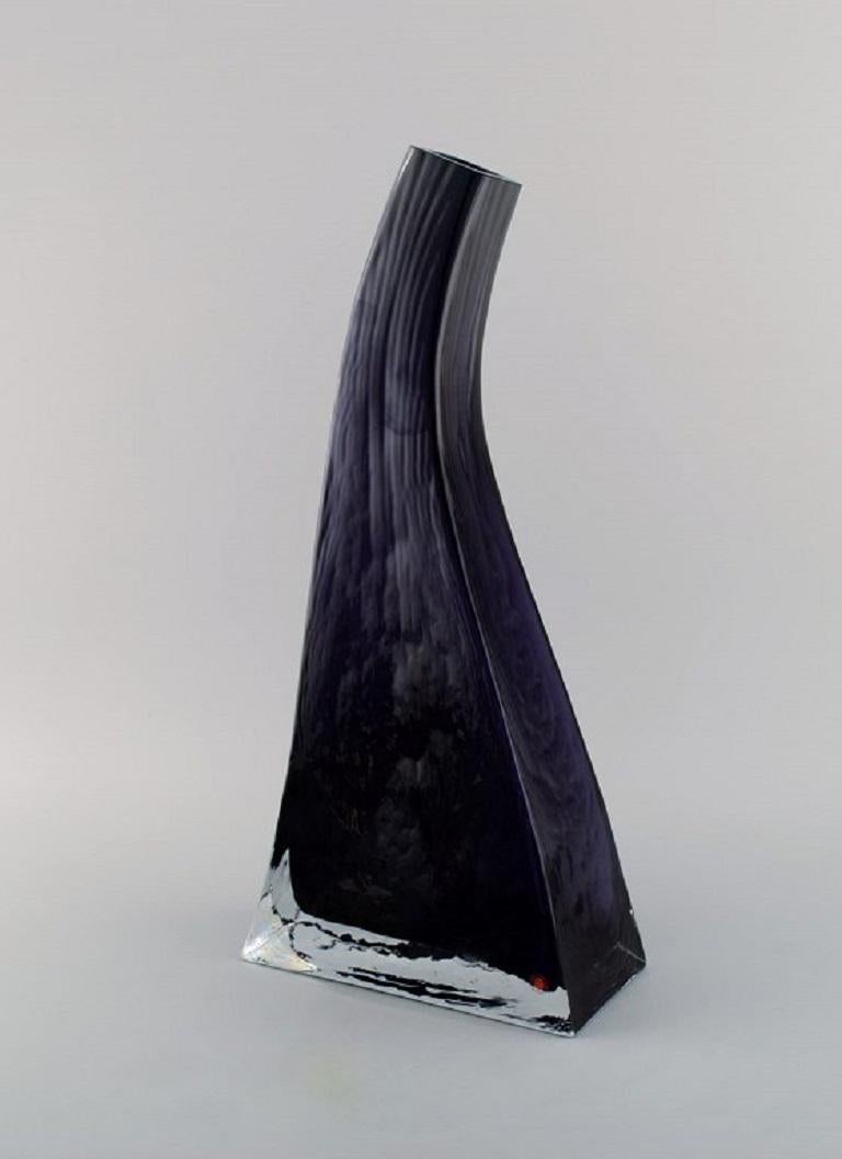 Large Modernist Pukeberg Vase in Mouth-Blown Art Glass, 1960s/70s In Excellent Condition In Copenhagen, DK