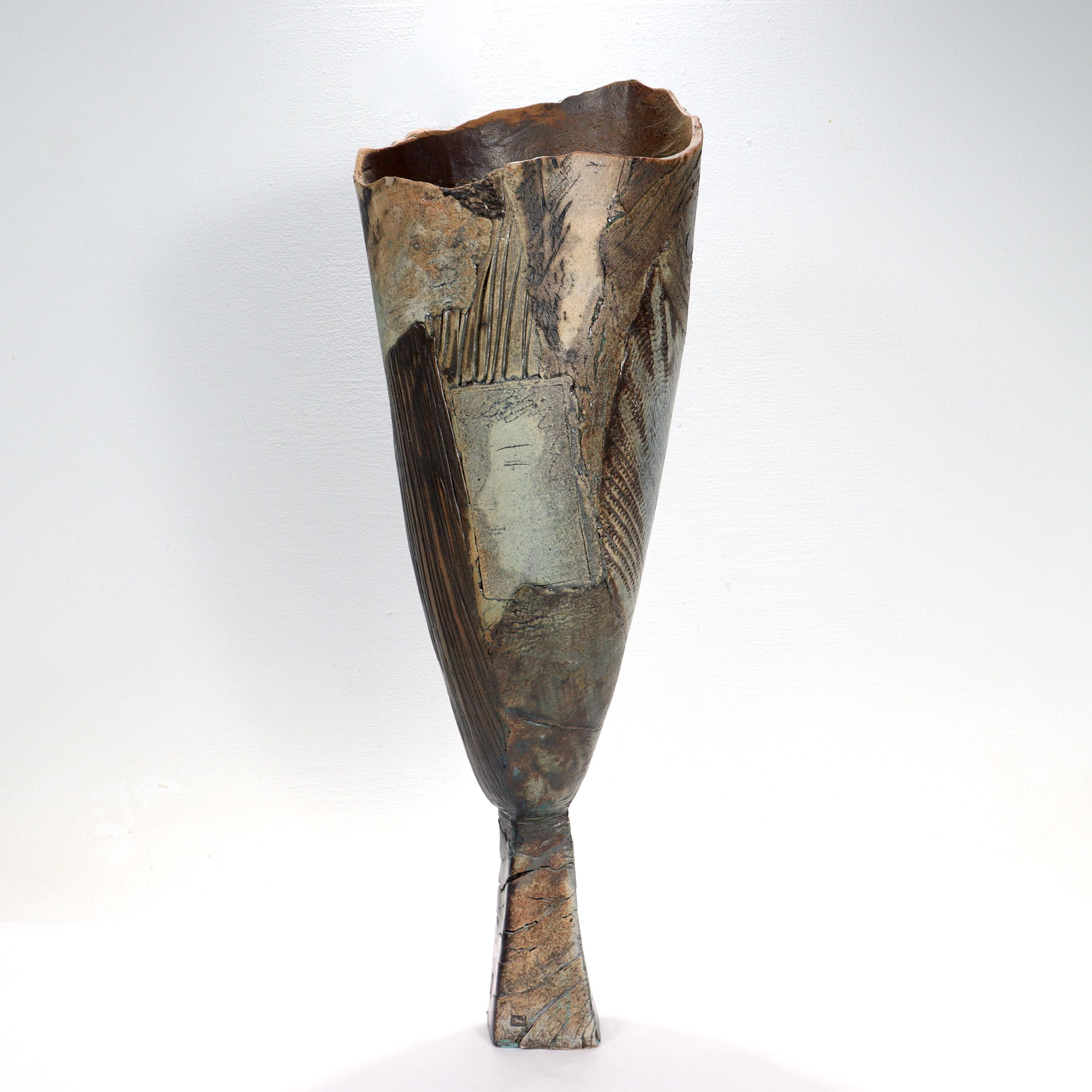 Grand vase en poterie d'art moderniste signé par Rafael Saifulin en vente
