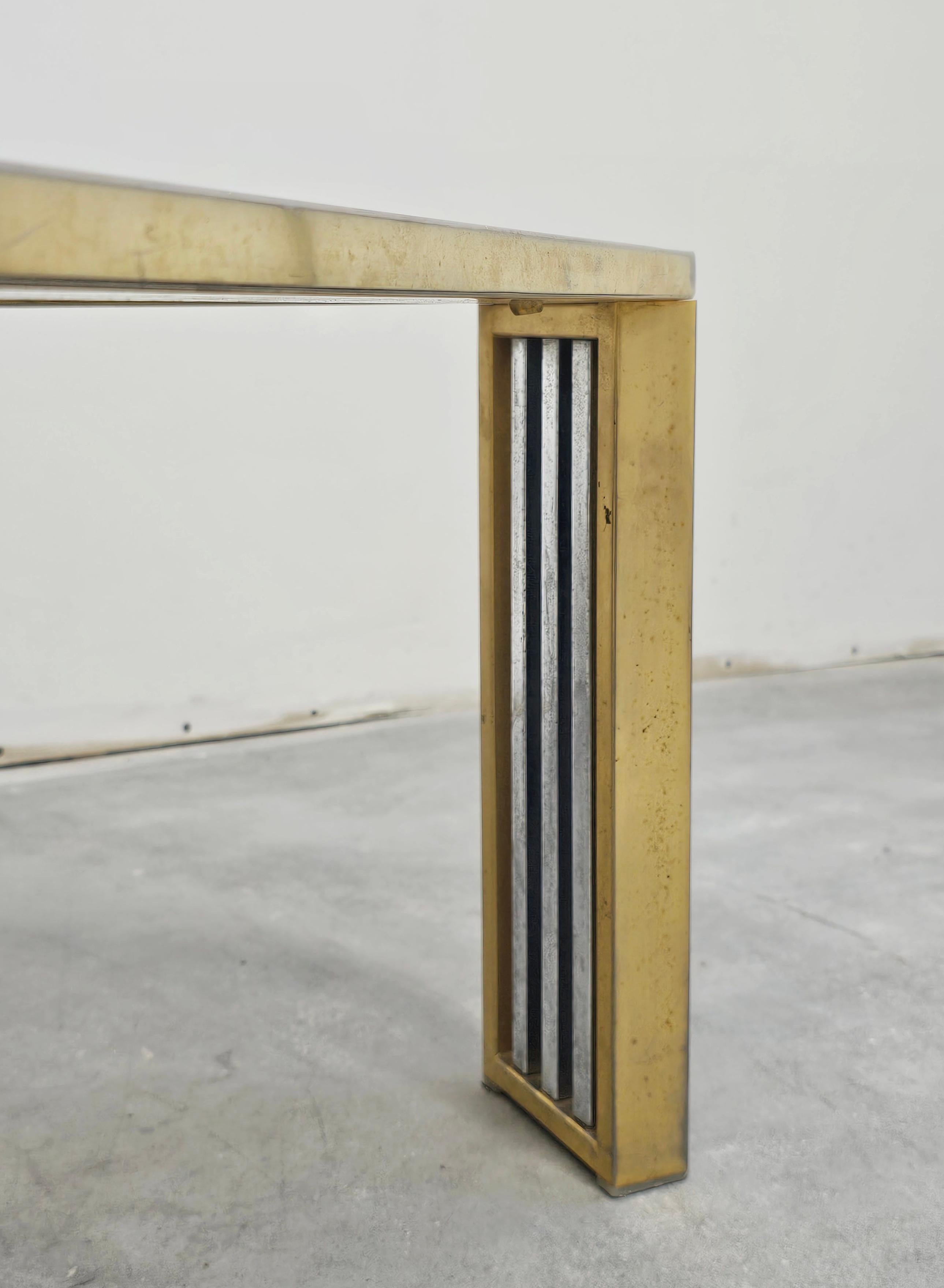 Grande table de canapé moderniste attribuée à Romeo Rega, en acier et acier plaqué laiton Bon état - En vente à Beograd, RS