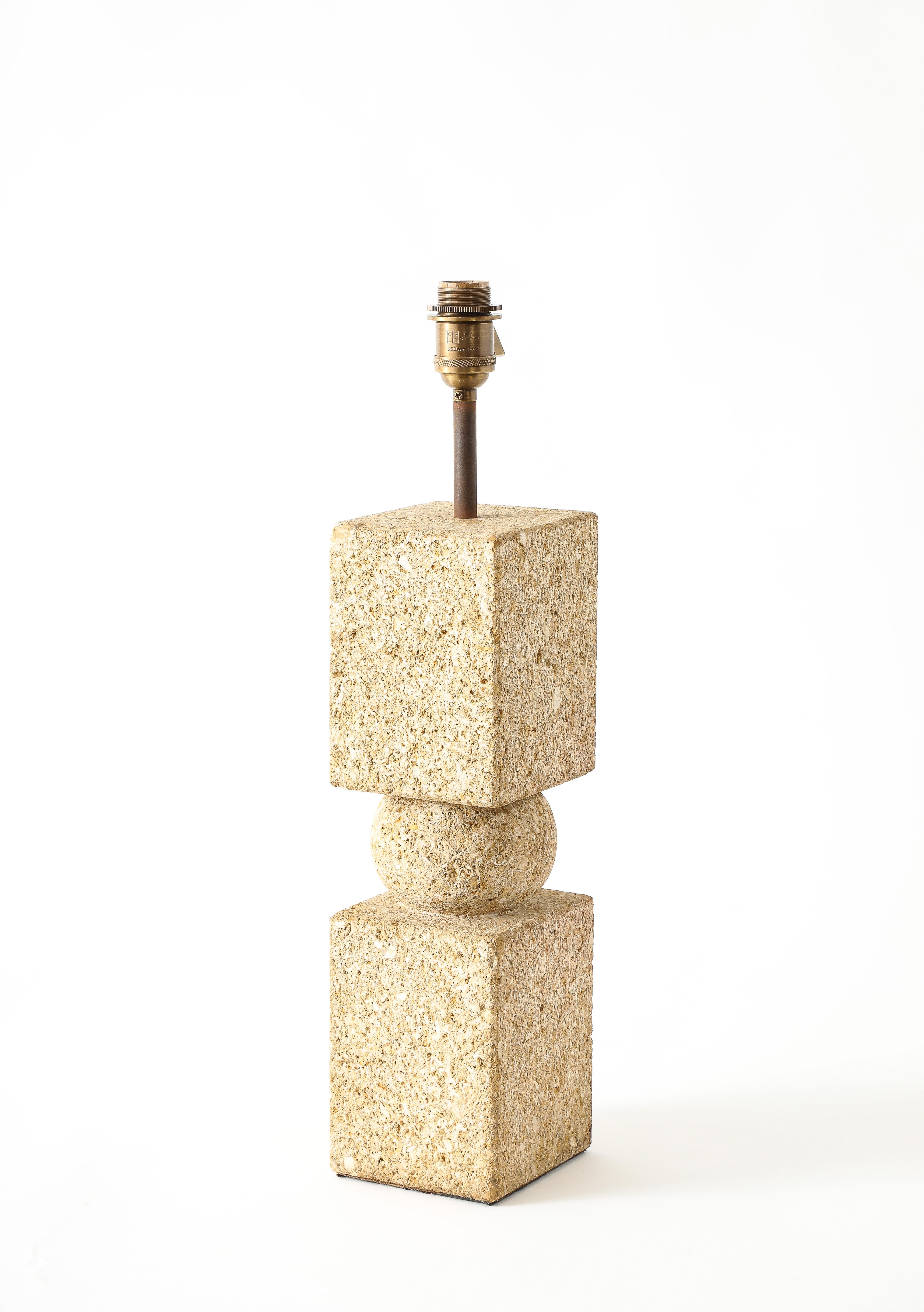 Gran lámpara modernista de piedra, Francia Años 60 en Bueno estado para la venta en New York, NY