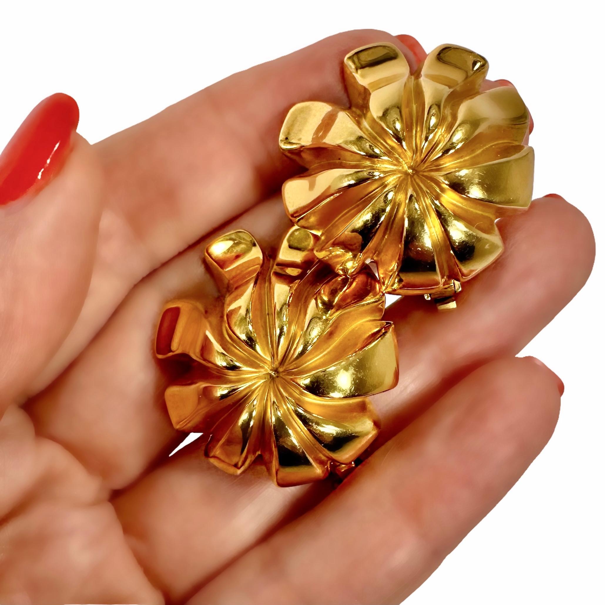 Tiffany & Co. Boucles d'oreilles en or jaune 18 carats de style moderniste, motif floral  en vente 6