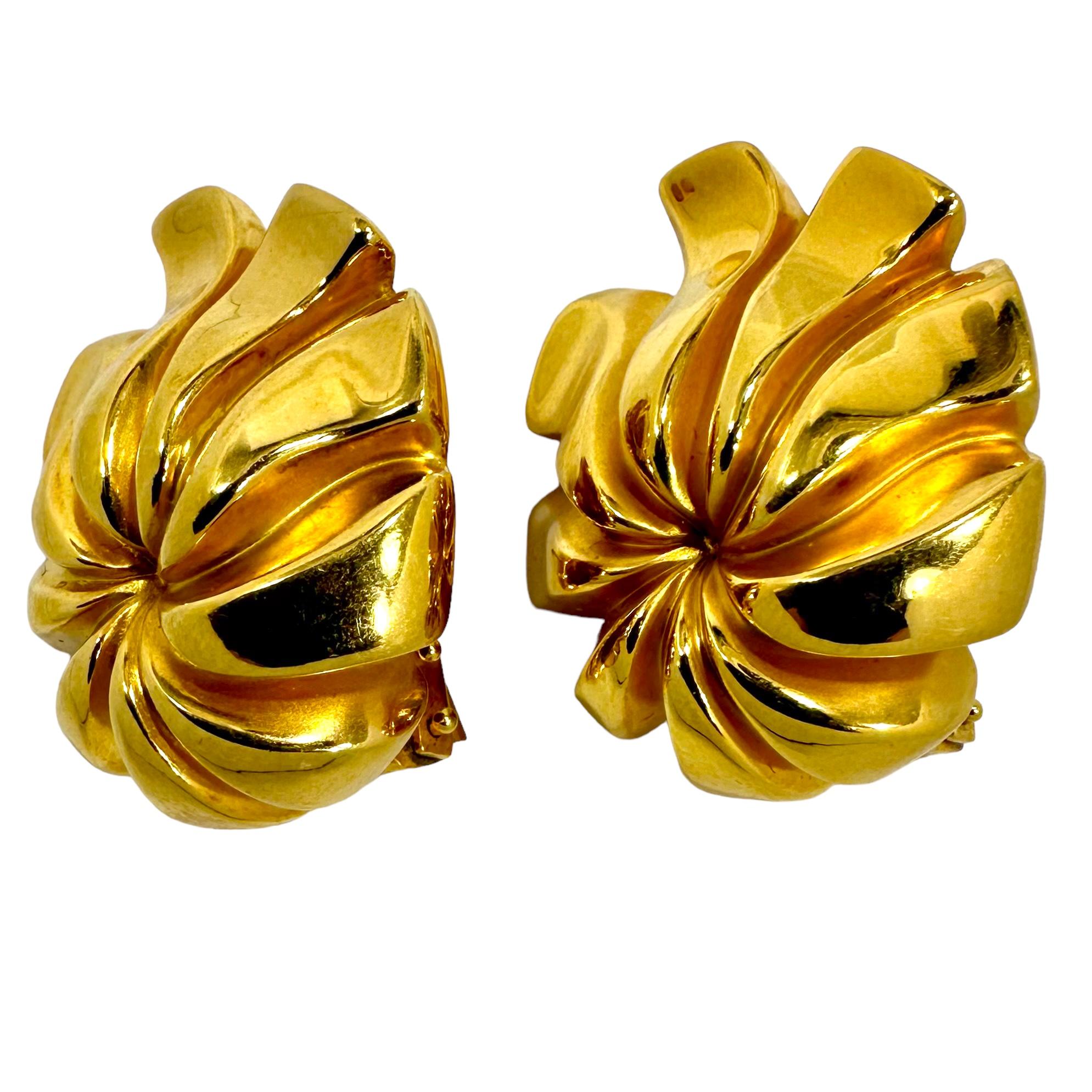Large Modernist Style, Floral Motif, Tiffany & Co. 18k Yellow Gold Earrings  In Good Condition For Sale In Palm Beach, FL