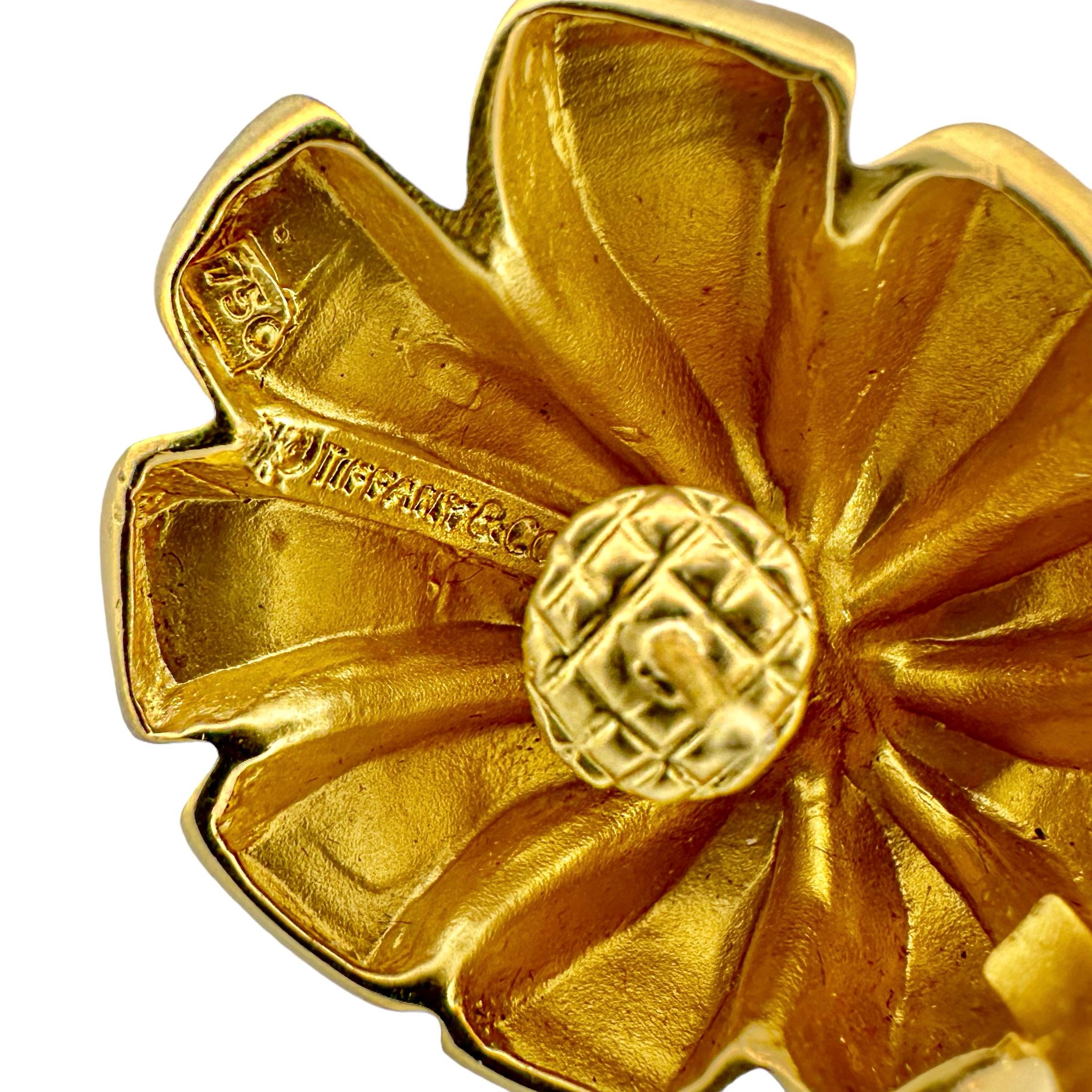Tiffany & Co. Boucles d'oreilles en or jaune 18 carats de style moderniste, motif floral  en vente 4