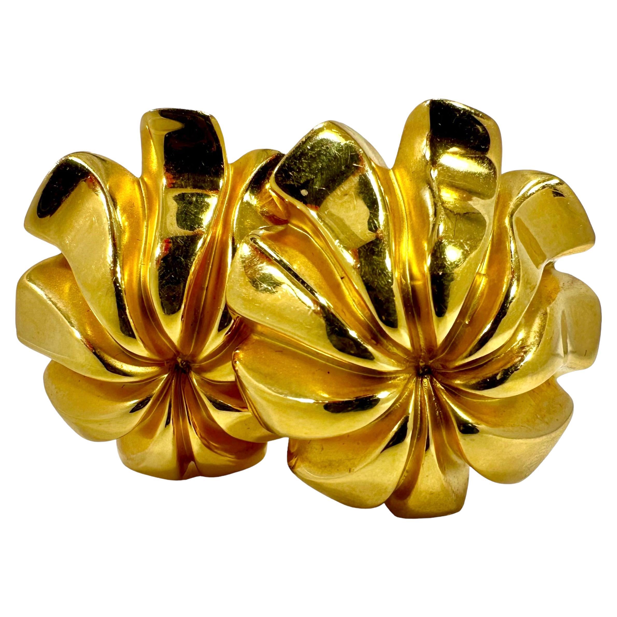 Tiffany & Co. Boucles d'oreilles en or jaune 18 carats de style moderniste, motif floral  en vente