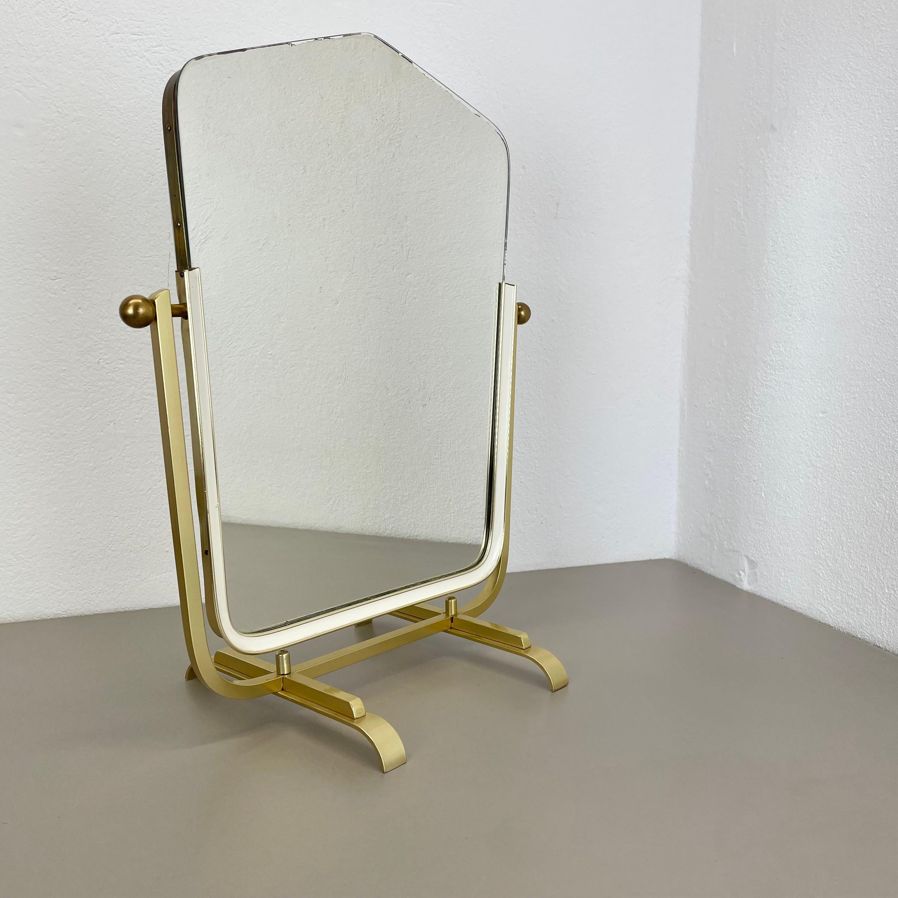 Article:

Table mirror


Producer:

attributed to Vereinigte Werkstätten München Münchener Zierspiegel


Origin:

Germany


Material:

aluminium, glass, brass


Decade:

1950s


Description:

This original midcentury table mirror was produced in the