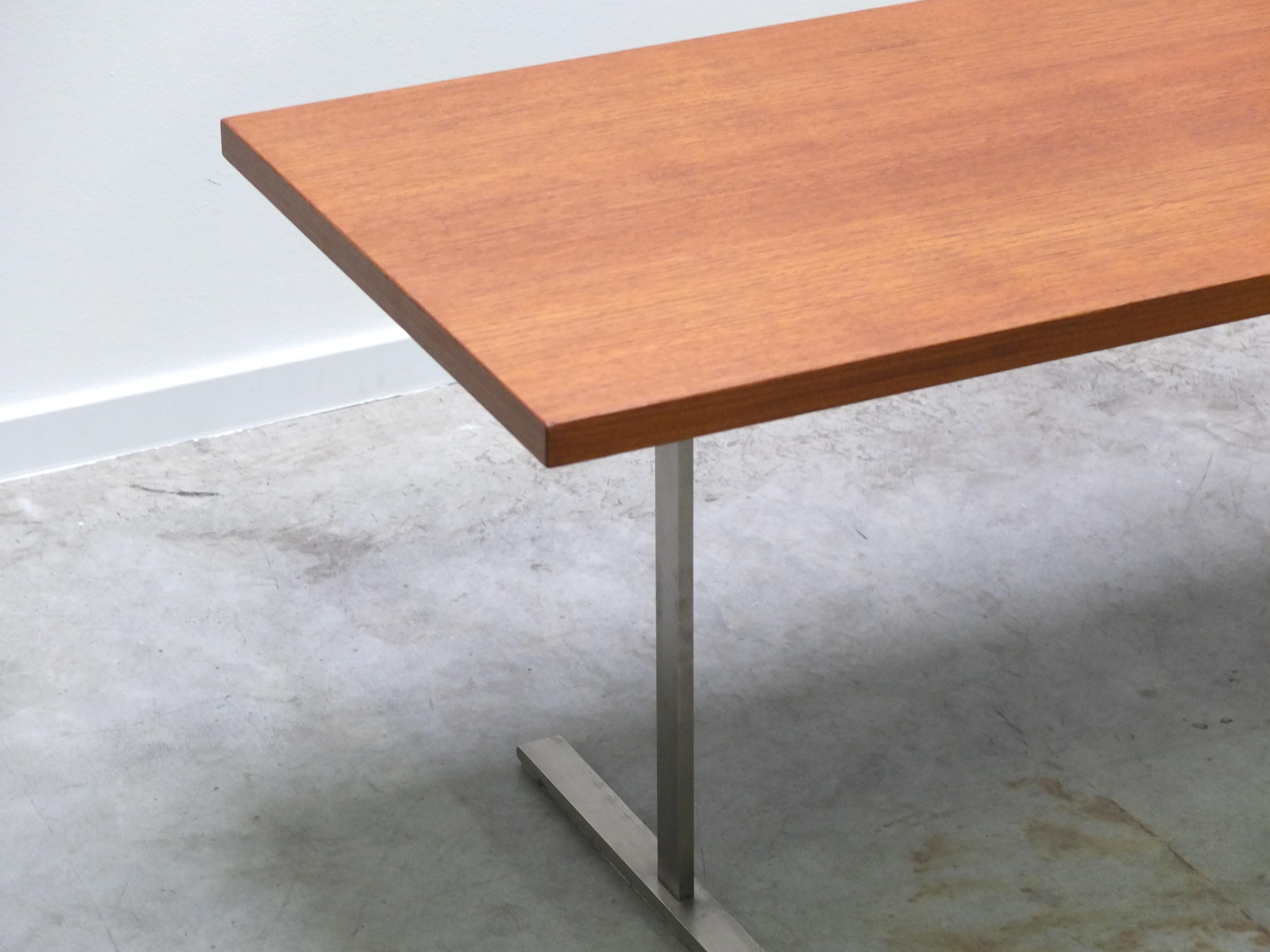 Grande table basse moderniste en teck dans le style d'Arne Jacobsen, années 1960 en vente 3