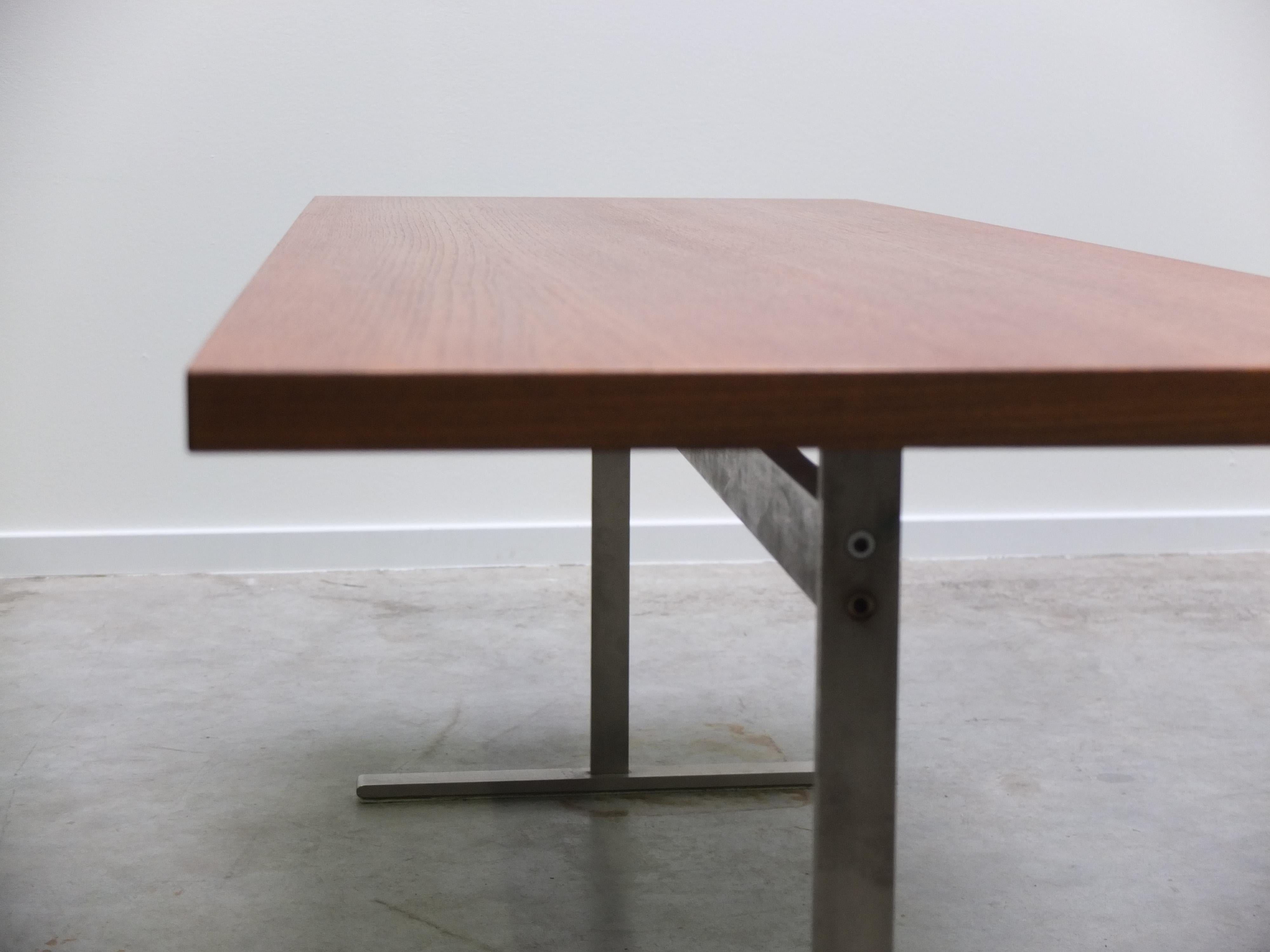 Grande table basse moderniste en teck dans le style d'Arne Jacobsen, années 1960 en vente 4