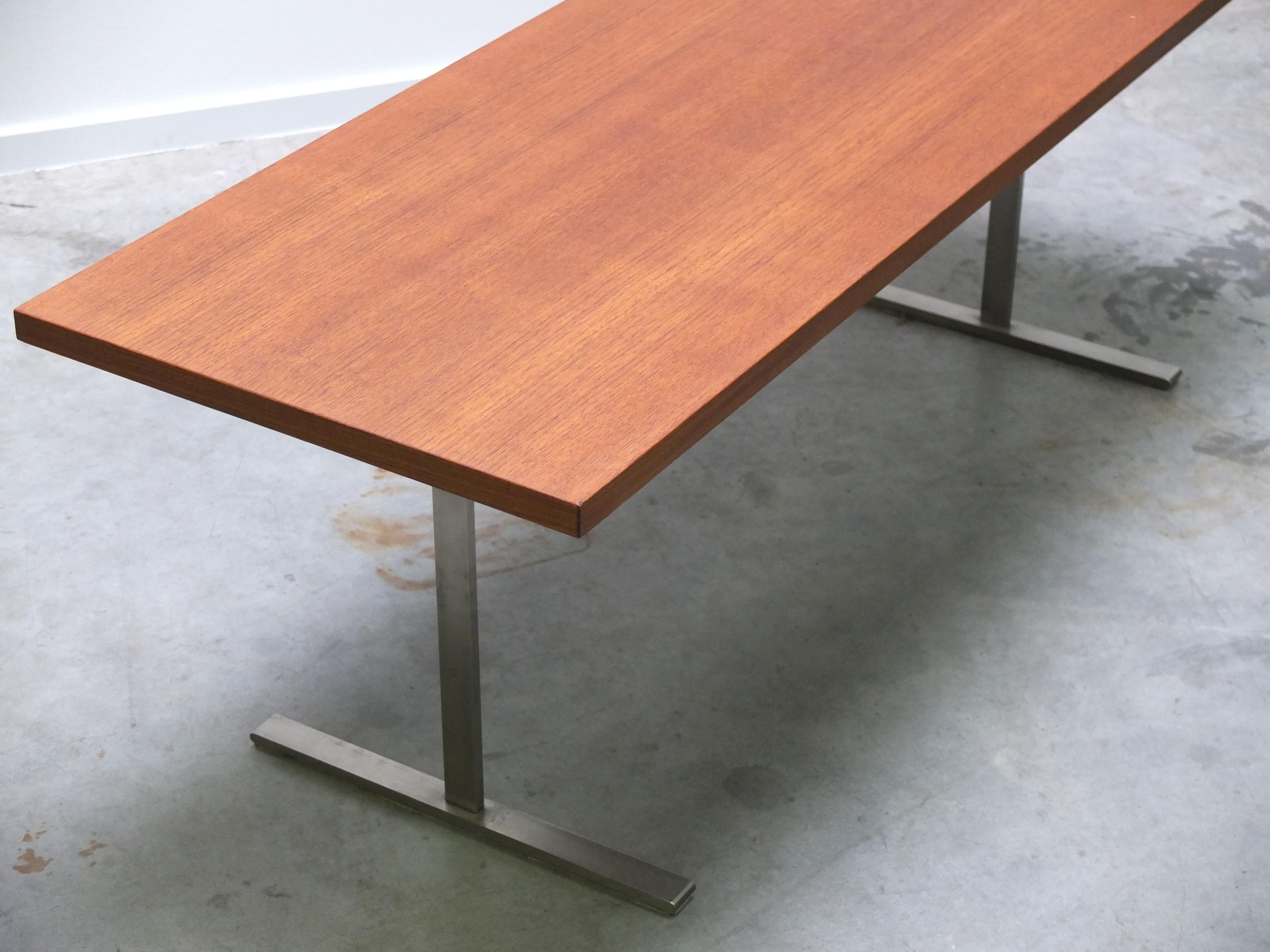 Grande table basse moderniste en teck dans le style d'Arne Jacobsen, années 1960 Bon état - En vente à Antwerpen, VAN