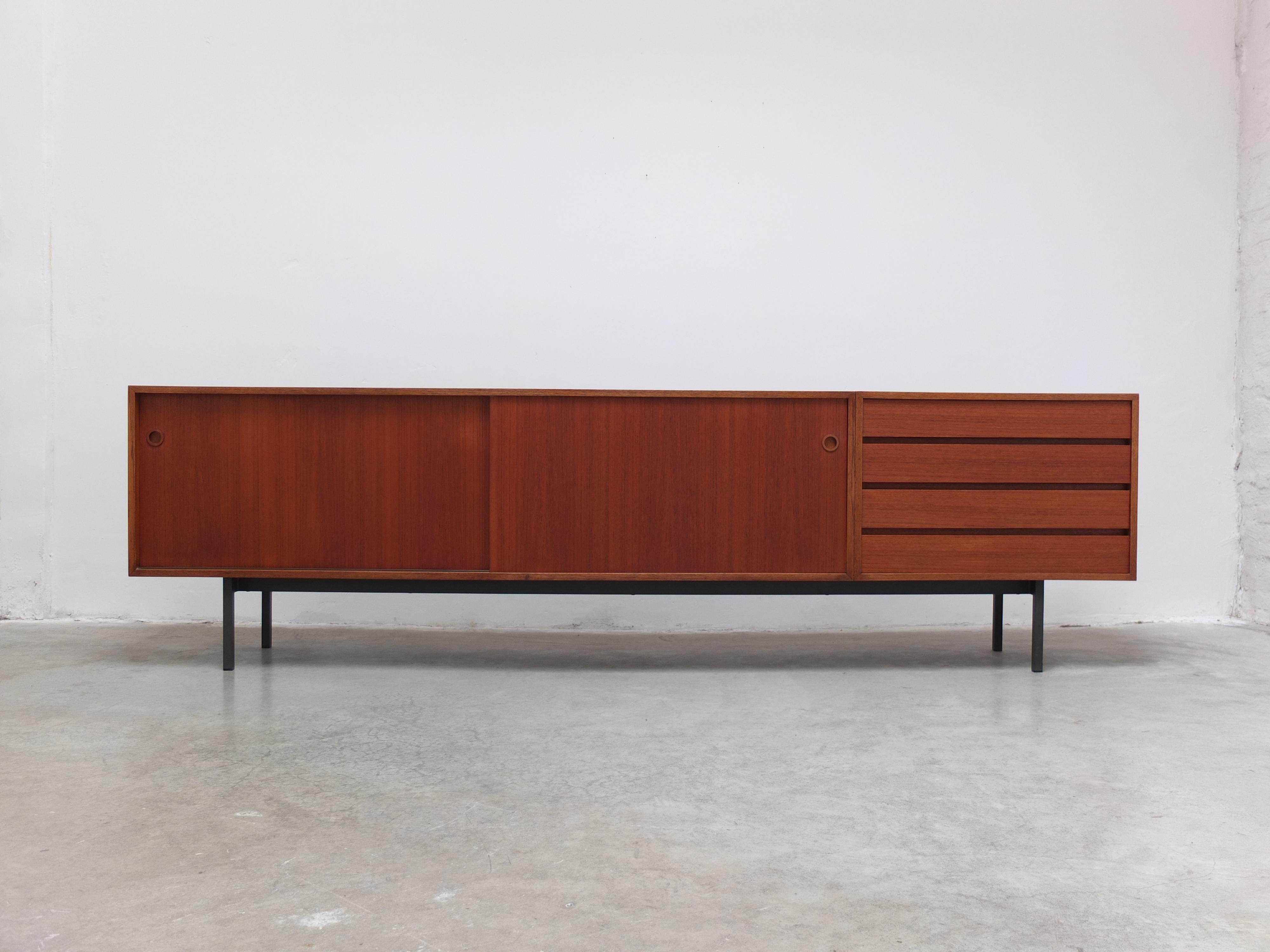 Großes modernistisches Teakholz-Sideboard von Walter Wirz für Wilhelm Renz, 1961 im Angebot 3