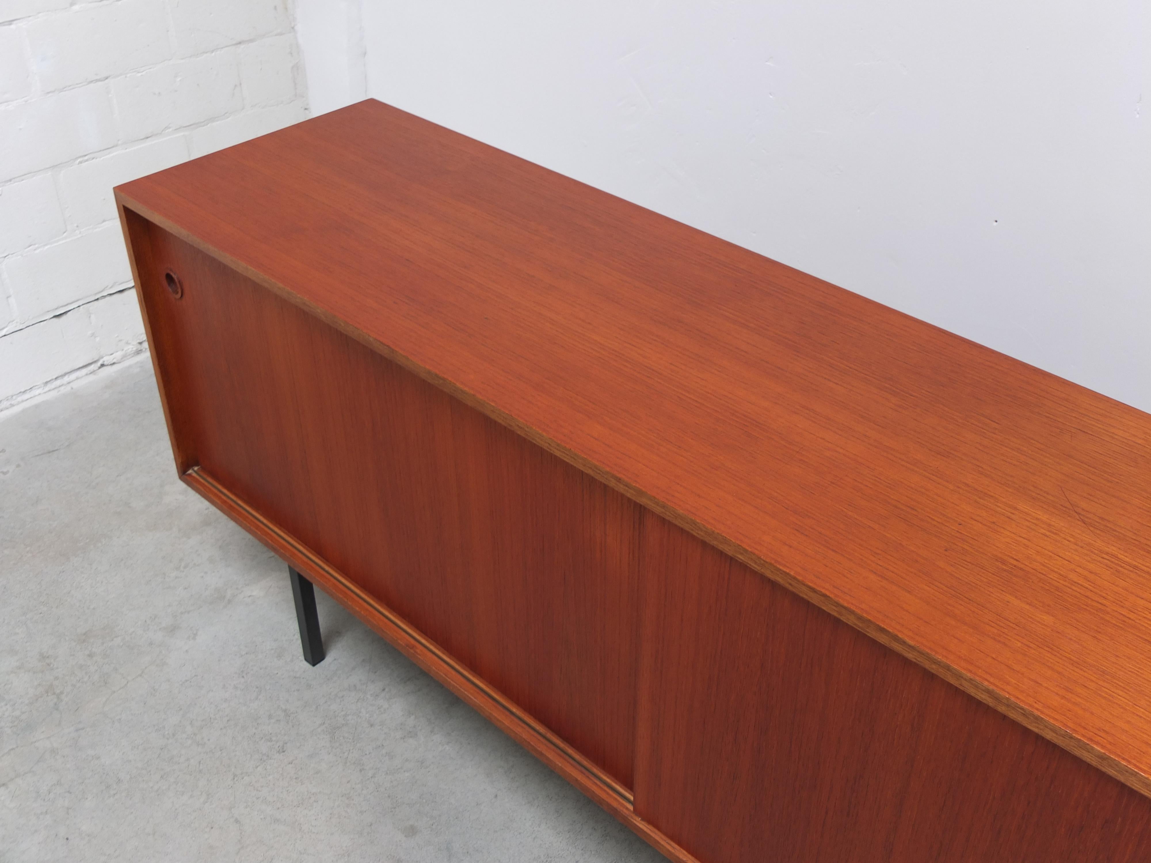 Großes modernistisches Teakholz-Sideboard von Walter Wirz für Wilhelm Renz, 1961 im Angebot 5