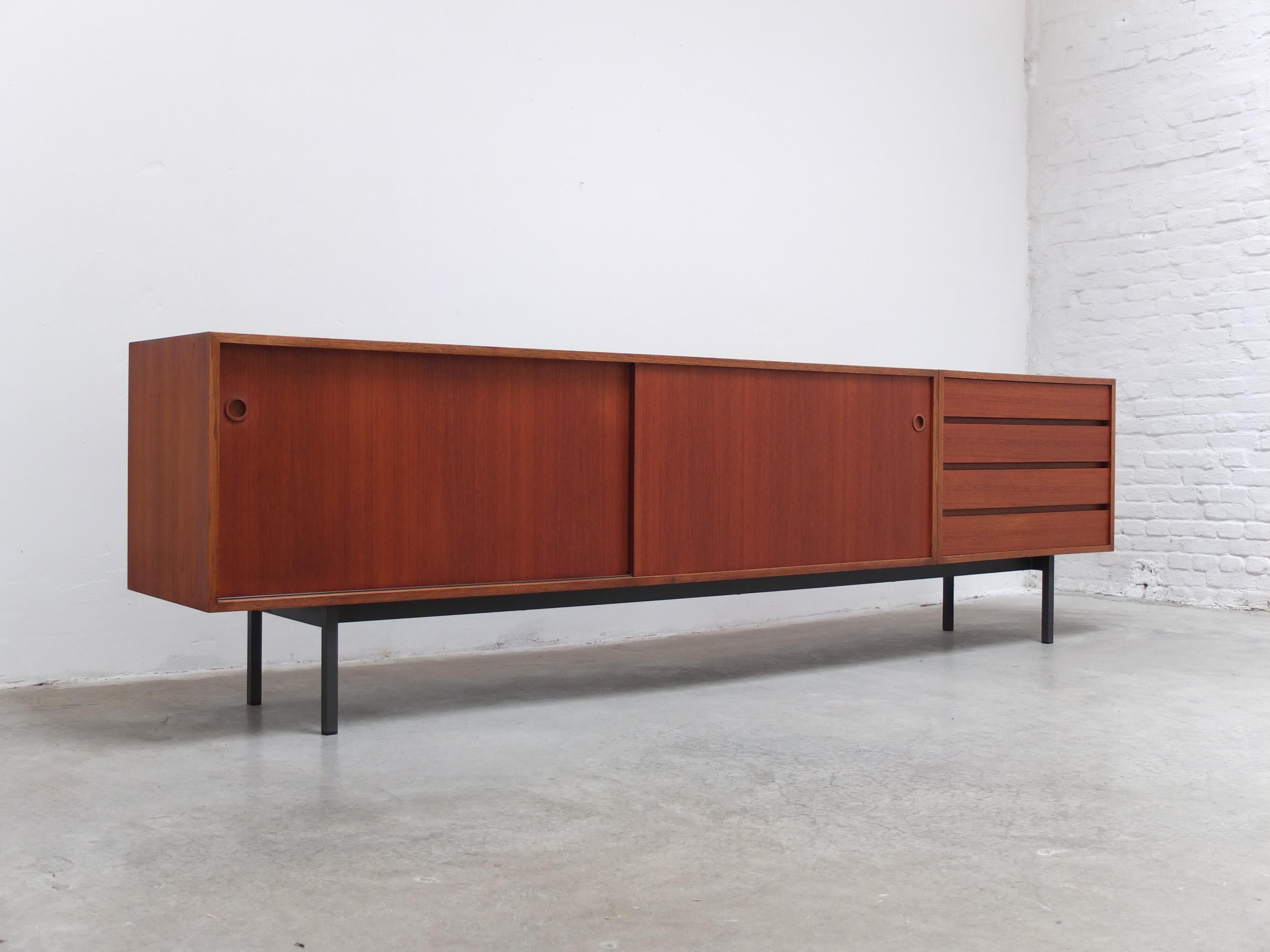 Großes modernistisches Teakholz-Sideboard von Walter Wirz für Wilhelm Renz, 1961 (Deutsch) im Angebot