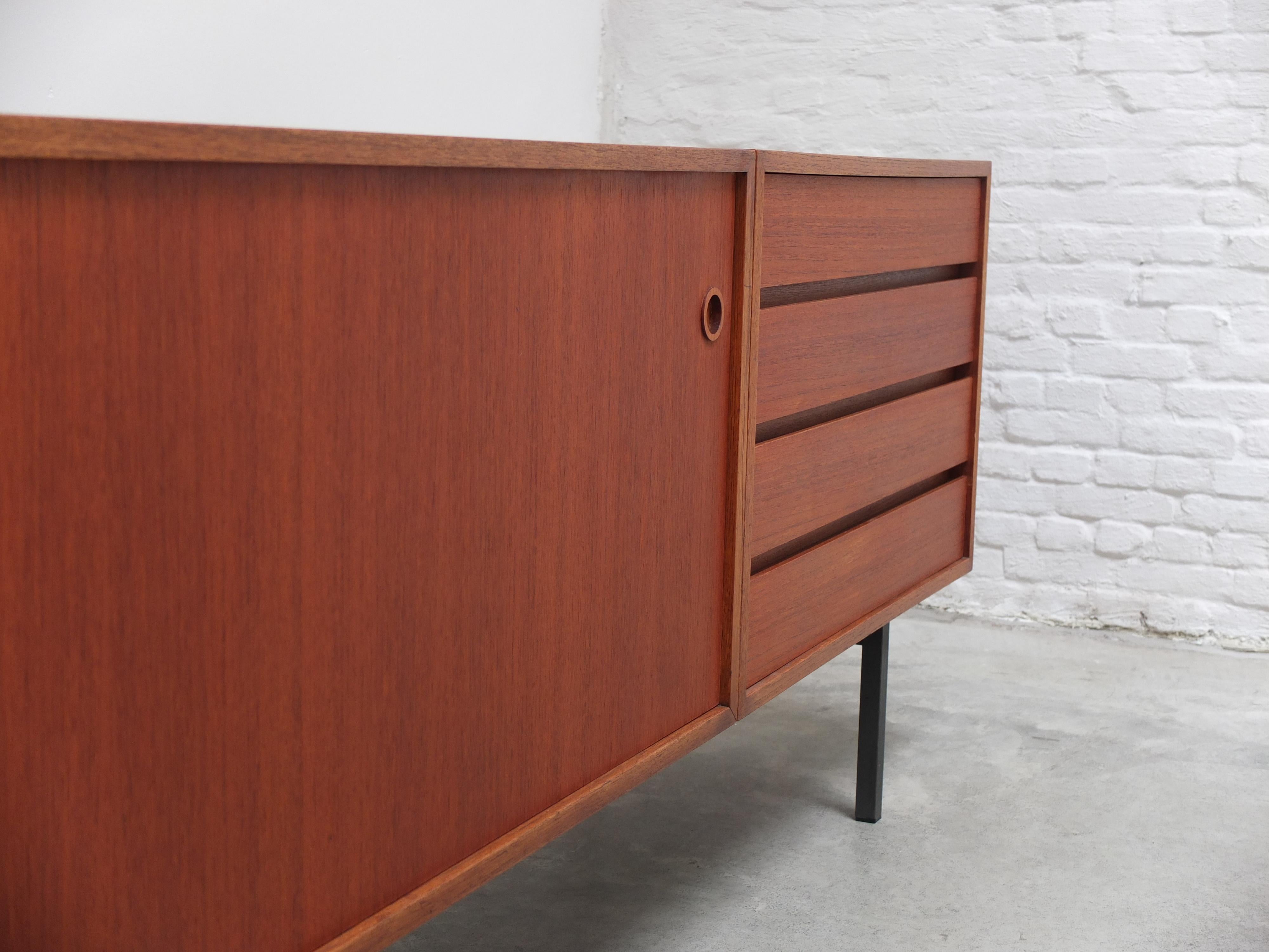 Großes modernistisches Teakholz-Sideboard von Walter Wirz für Wilhelm Renz, 1961 im Angebot 2