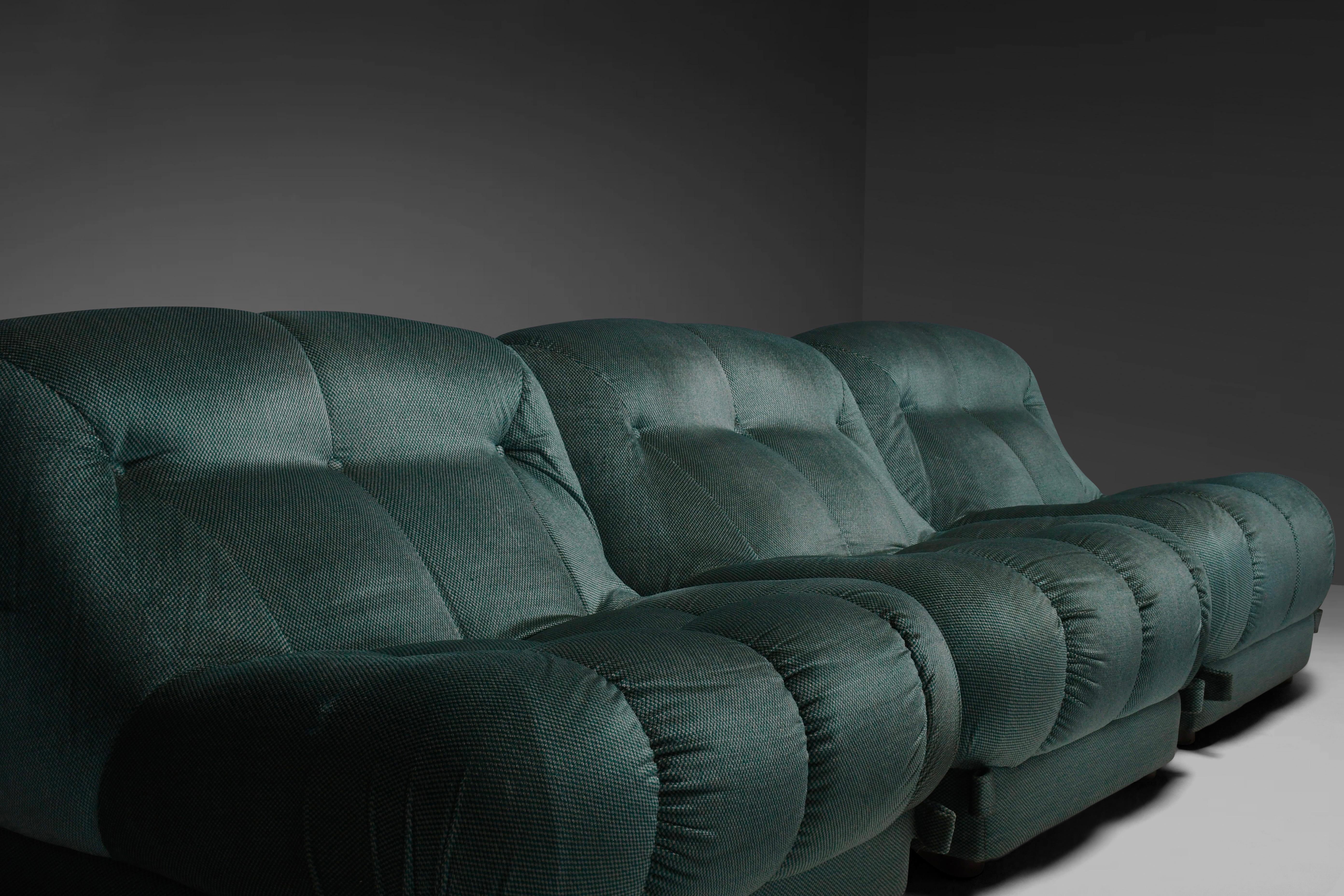 Large Modular Sectional ‘Nuvolone’ Sofa by Rino Maturi in Green Fabric, 1970s For Sale 5