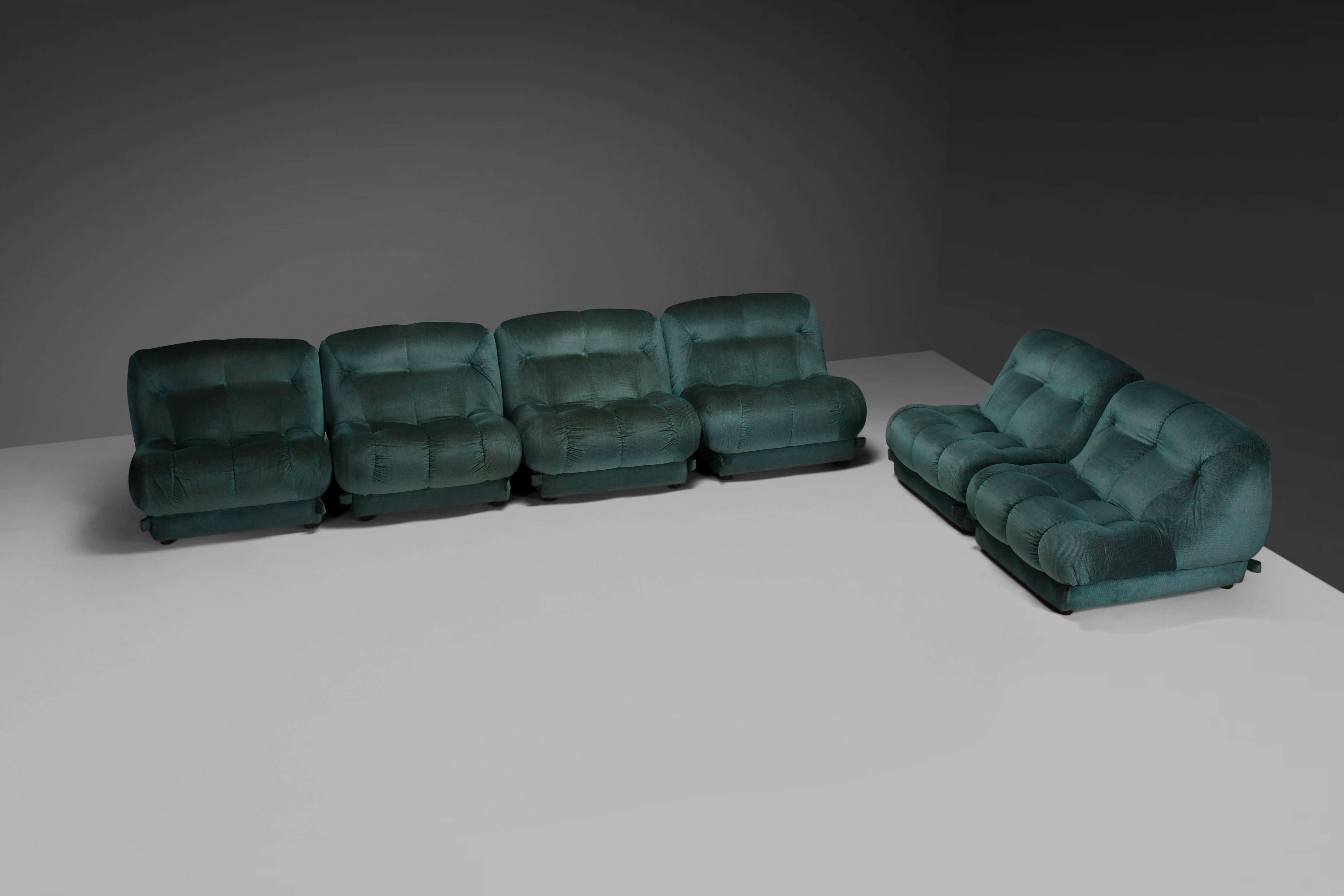 20th Century Large Modular Sectional ‘Nuvolone’ Sofa by Rino Maturi in Green Fabric, 1970s For Sale
