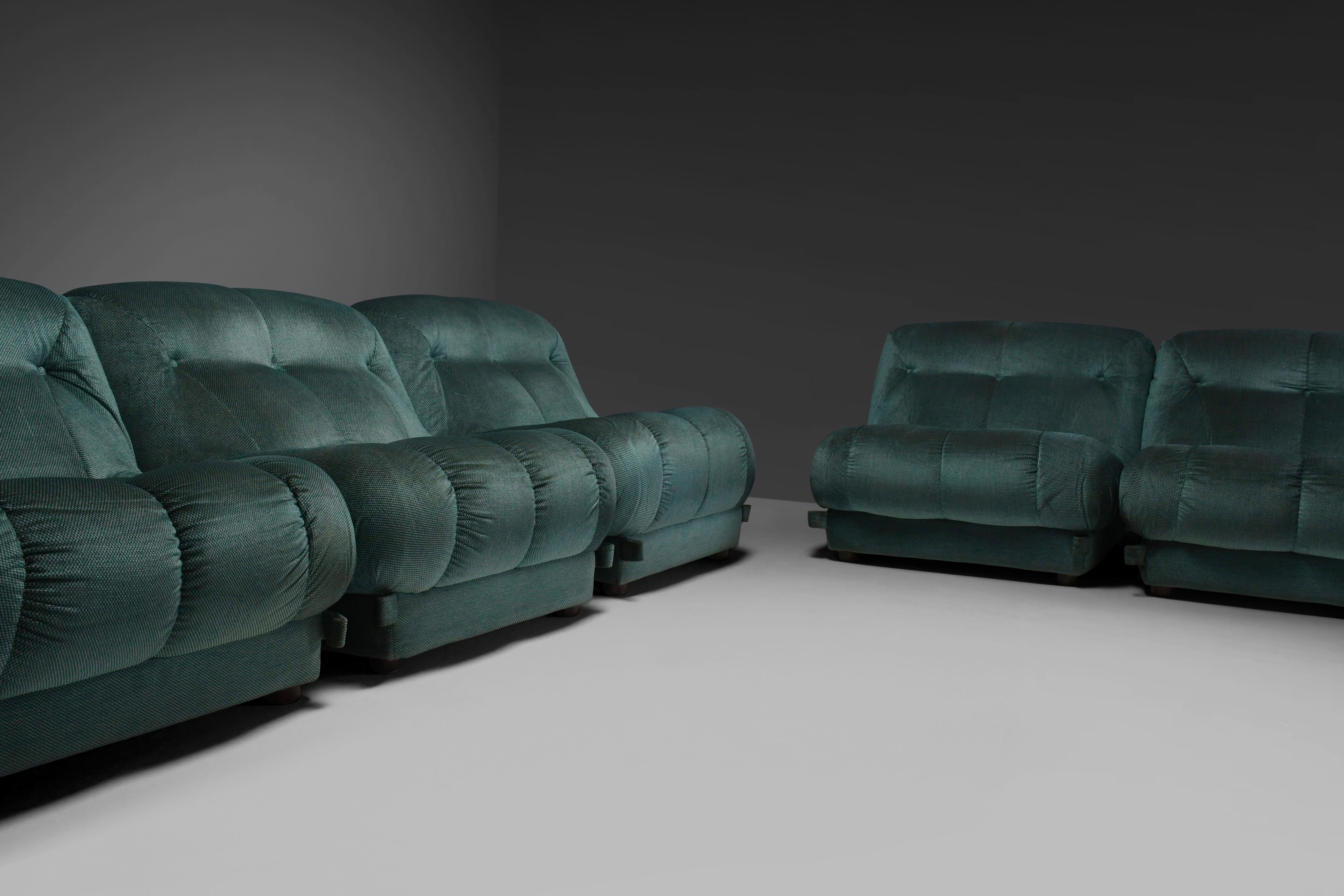 Large Modular Sectional ‘Nuvolone’ Sofa by Rino Maturi in Green Fabric, 1970s For Sale 3
